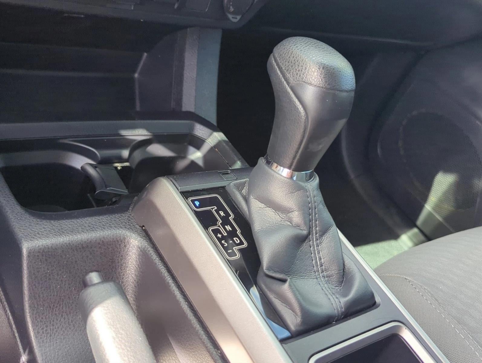2022 Toyota Tacoma 2WD 2WD SR5 Double Cab 5' Bed V6 AT (GS)