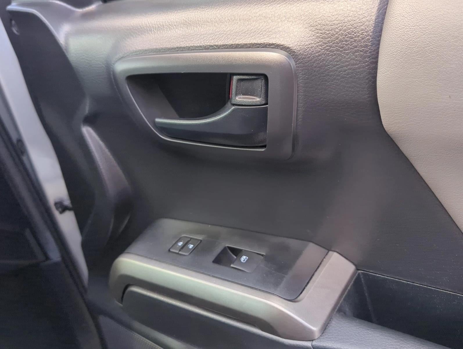 2022 Toyota Tacoma 2WD 2WD SR5 Double Cab 5' Bed V6 AT (GS)