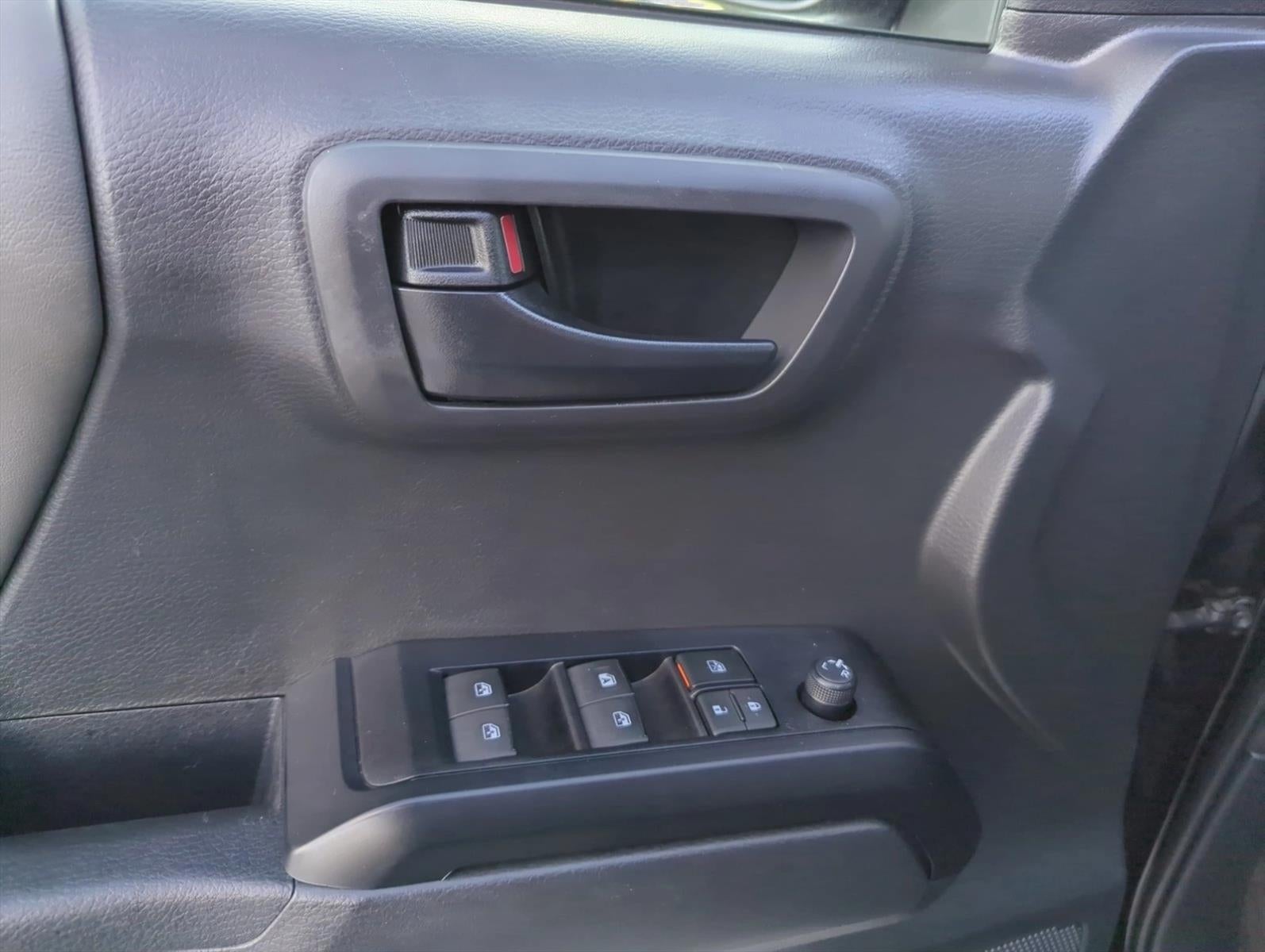 2023 Toyota Tacoma 4WD 4WD SR Double Cab 5' Bed V6 AT (Natl)