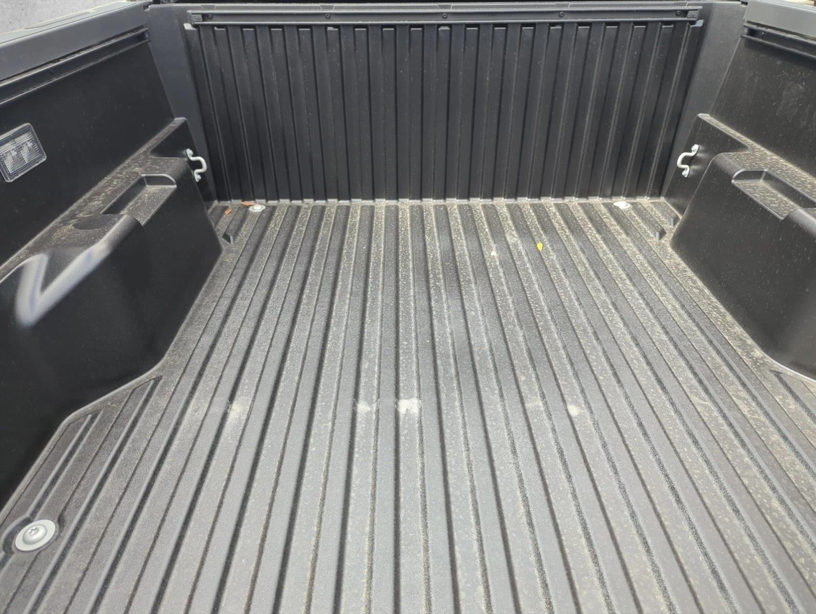 2026 Toyota Tacoma 2WD 2WD SR5 Double Cab 5' Bed AT (SE)