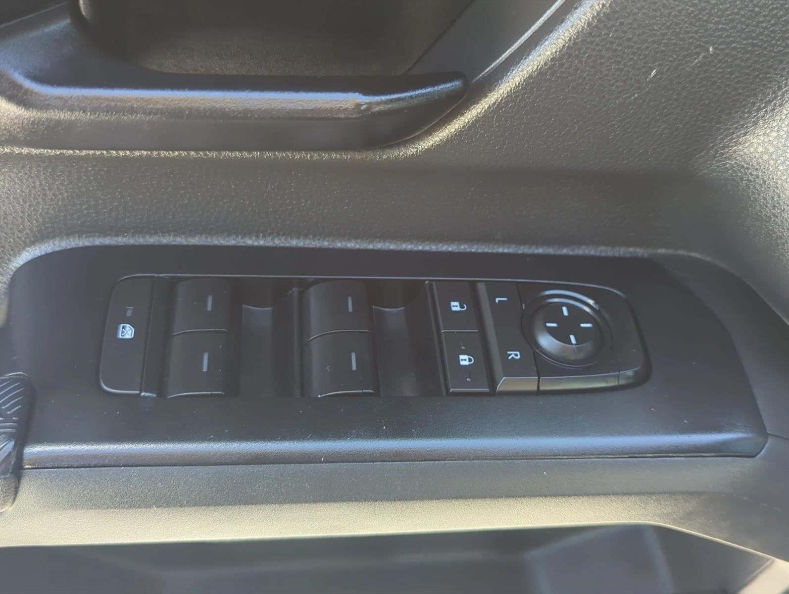 2025 Toyota Tacoma 2WD 2WD SR5 Double Cab 5' Bed AT (SE)