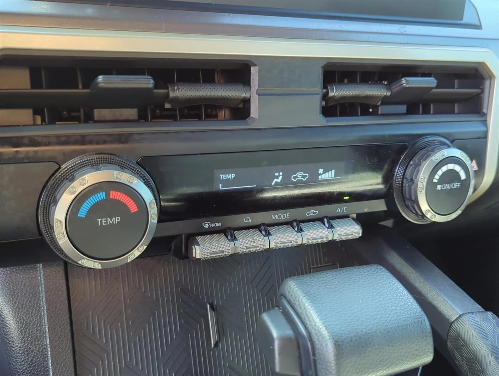 2025 Toyota Tacoma 2WD 2WD SR5 Double Cab 5' Bed AT (SE)