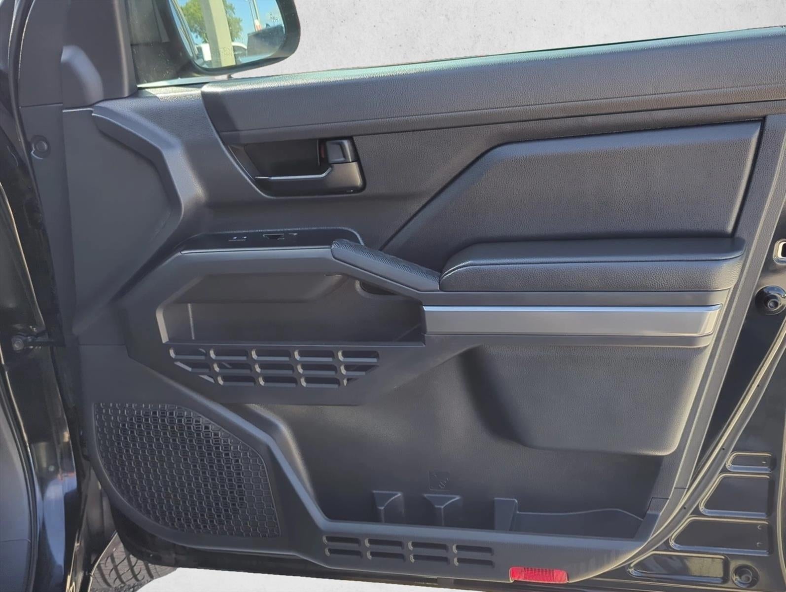2025 Toyota Tacoma 2WD 2WD SR5 Double Cab 5' Bed AT (SE)