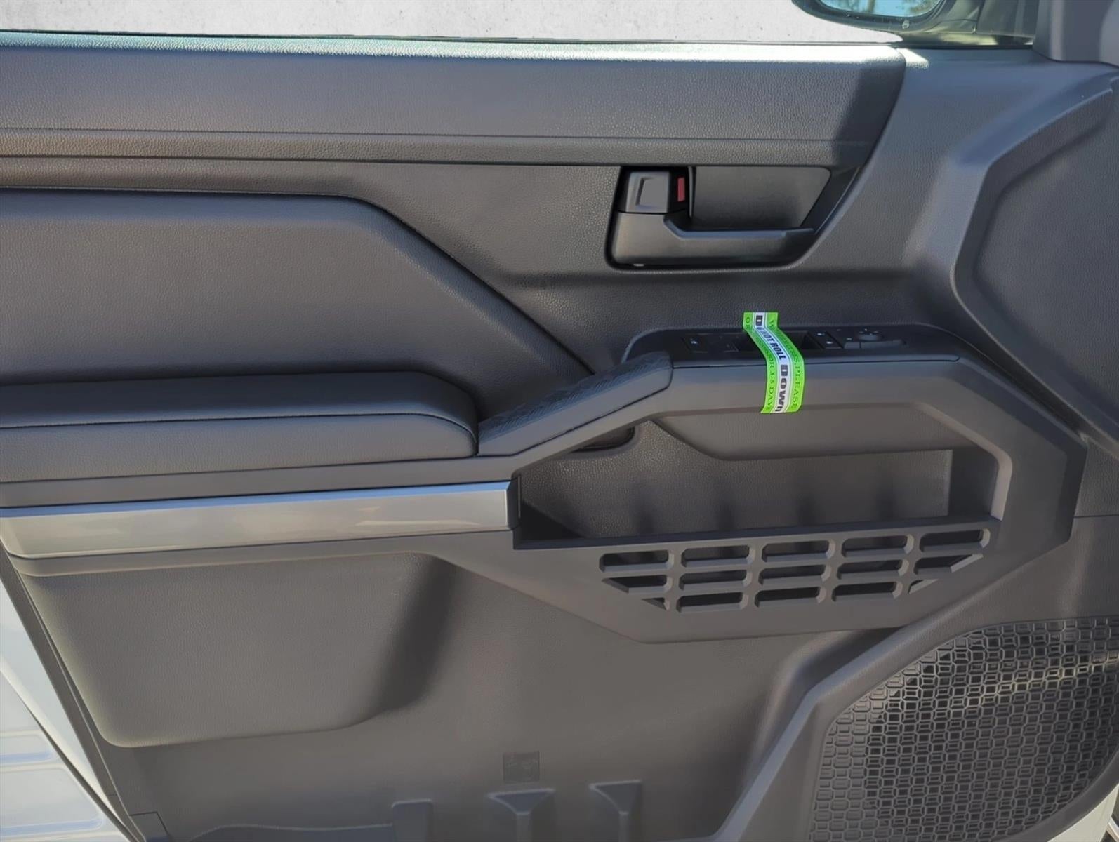 2026 Toyota Tacoma 2WD 2WD SR5 Double Cab 5' Bed AT (SE)