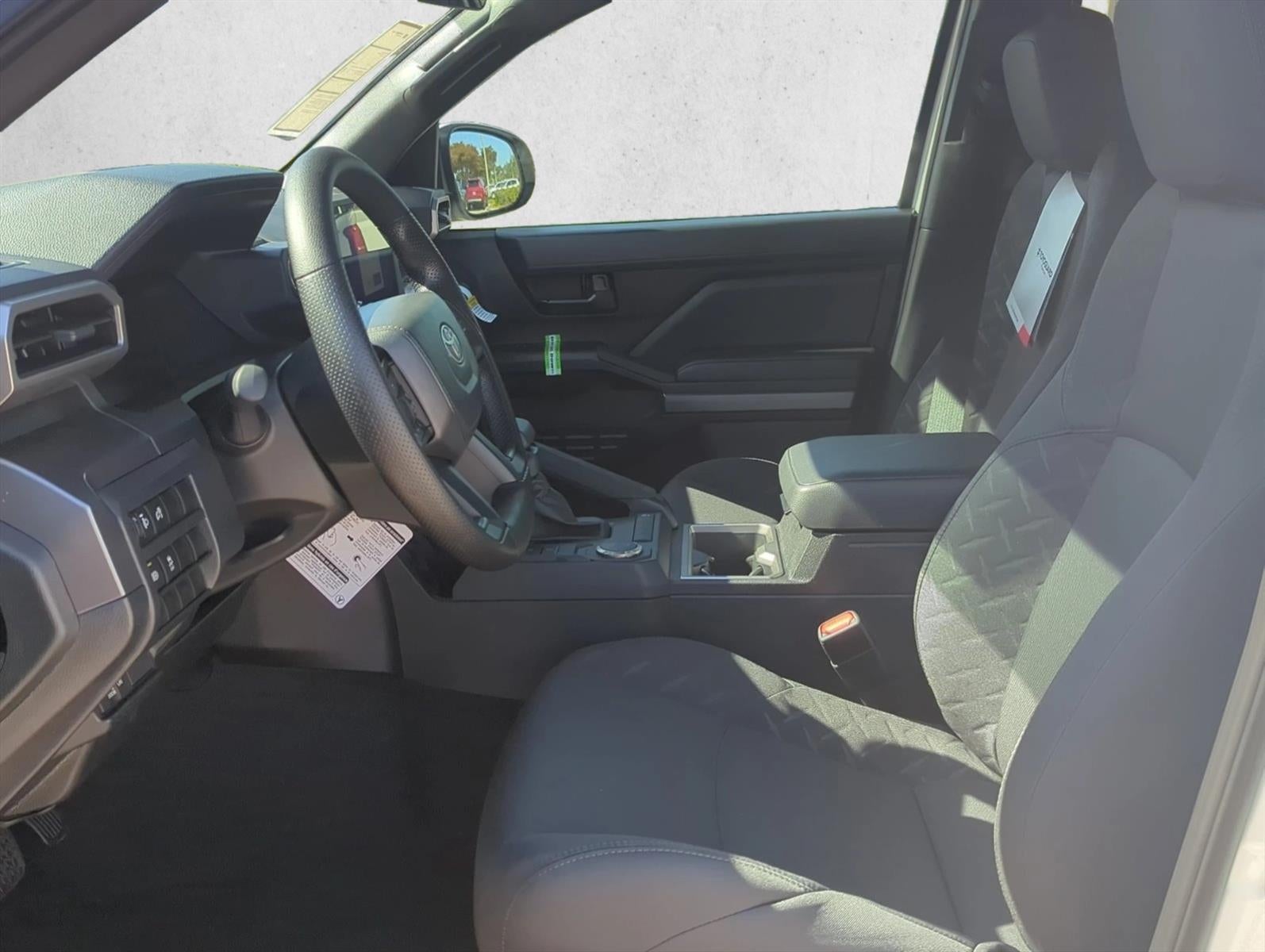 2026 Toyota Tacoma 2WD 2WD SR5 Double Cab 5' Bed AT (SE)