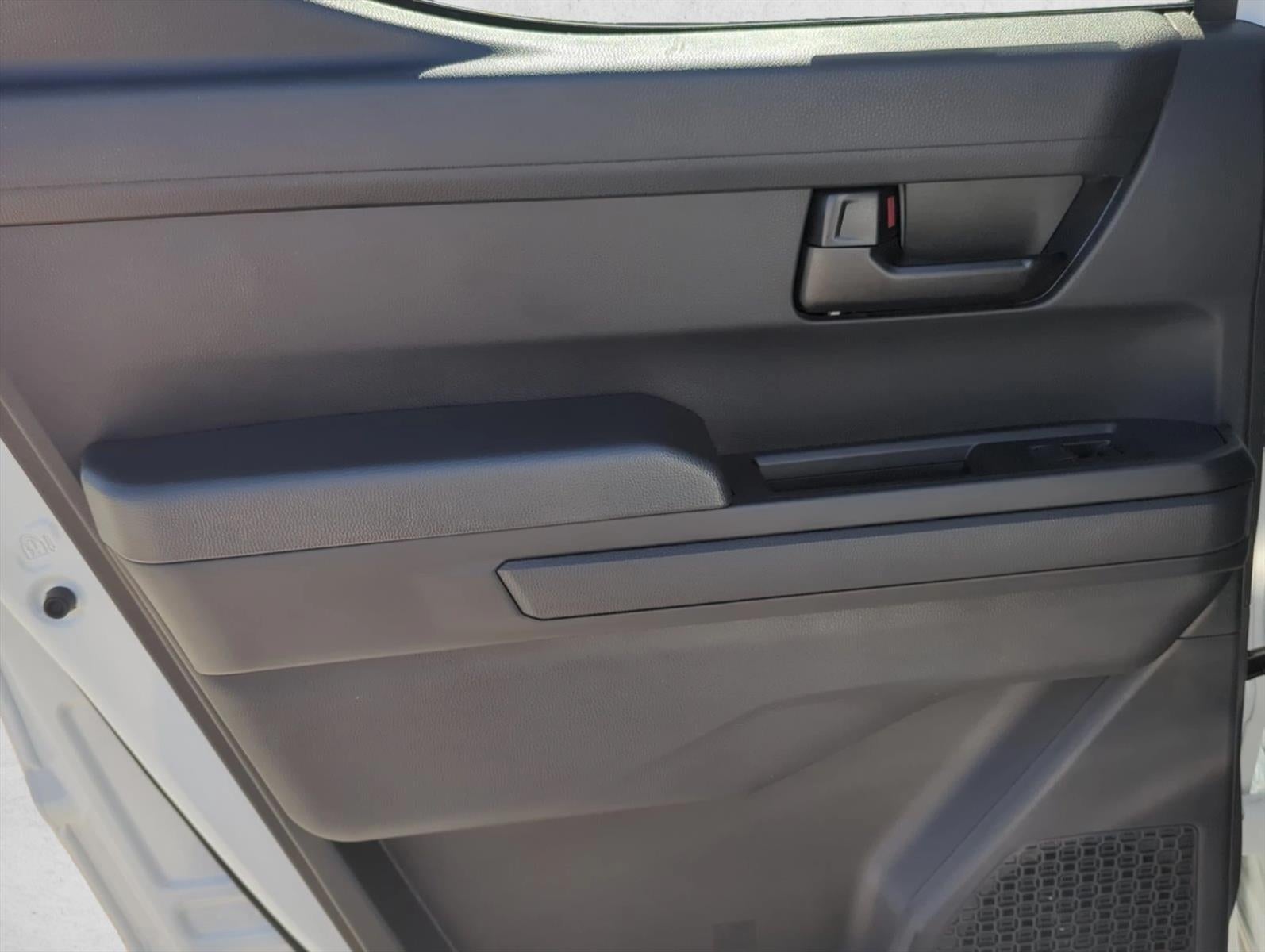 2026 Toyota Tacoma 2WD 2WD SR5 Double Cab 5' Bed AT (SE)
