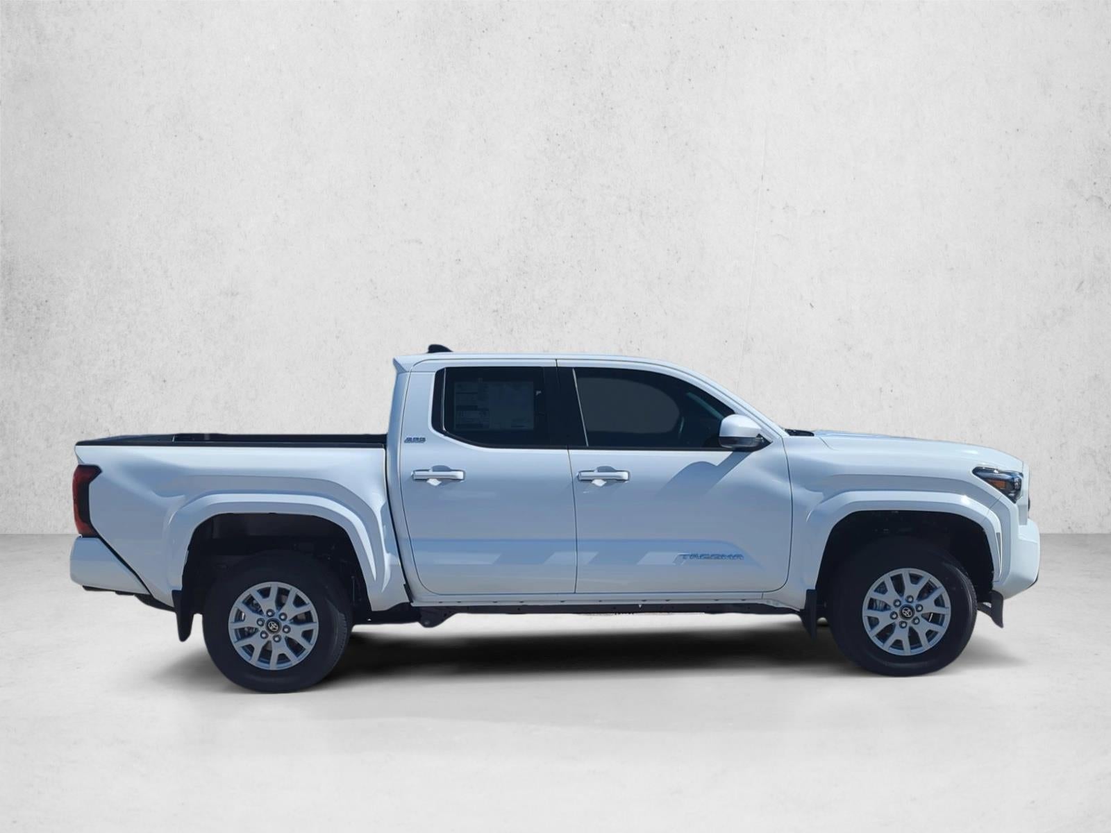 2026 Toyota Tacoma 2WD 2WD SR5 Double Cab 5' Bed AT (SE)