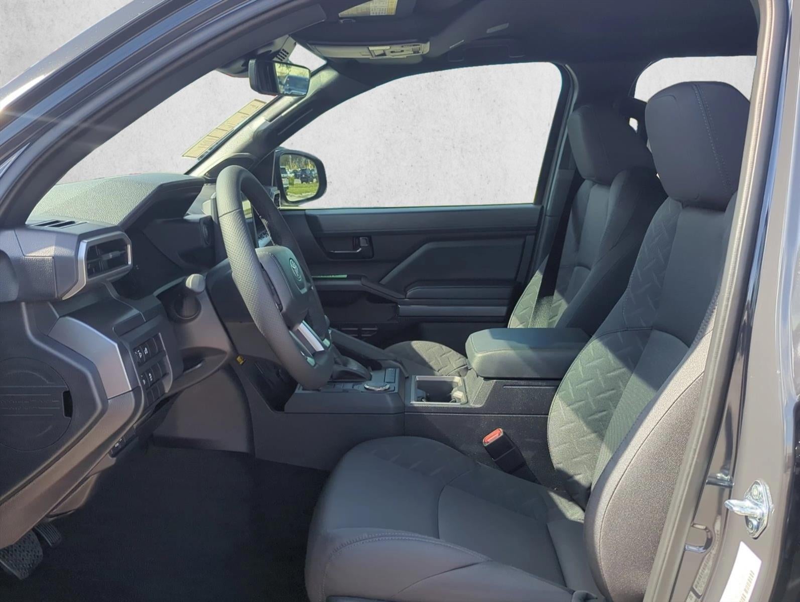 2026 Toyota Tacoma 2WD 2WD SR5 Double Cab 5' Bed AT (SE)