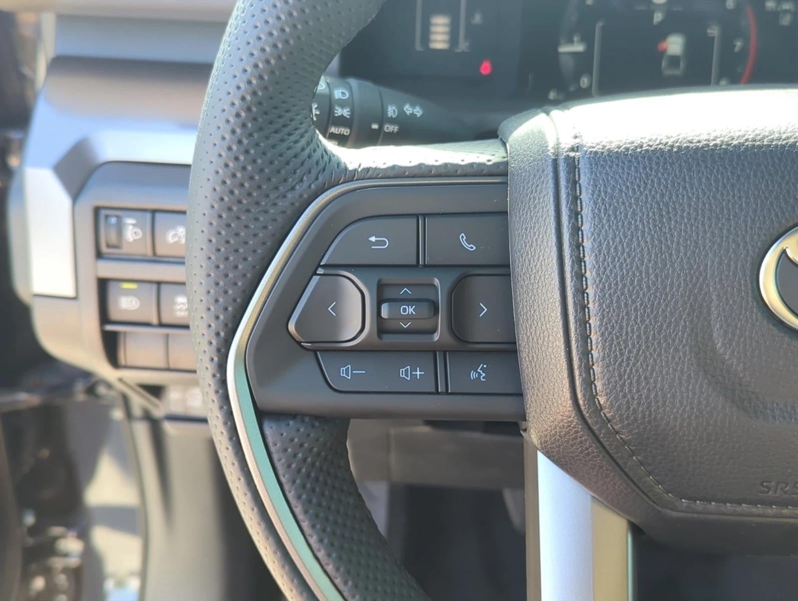 2026 Toyota Tacoma 2WD 2WD SR5 Double Cab 5' Bed AT (SE)