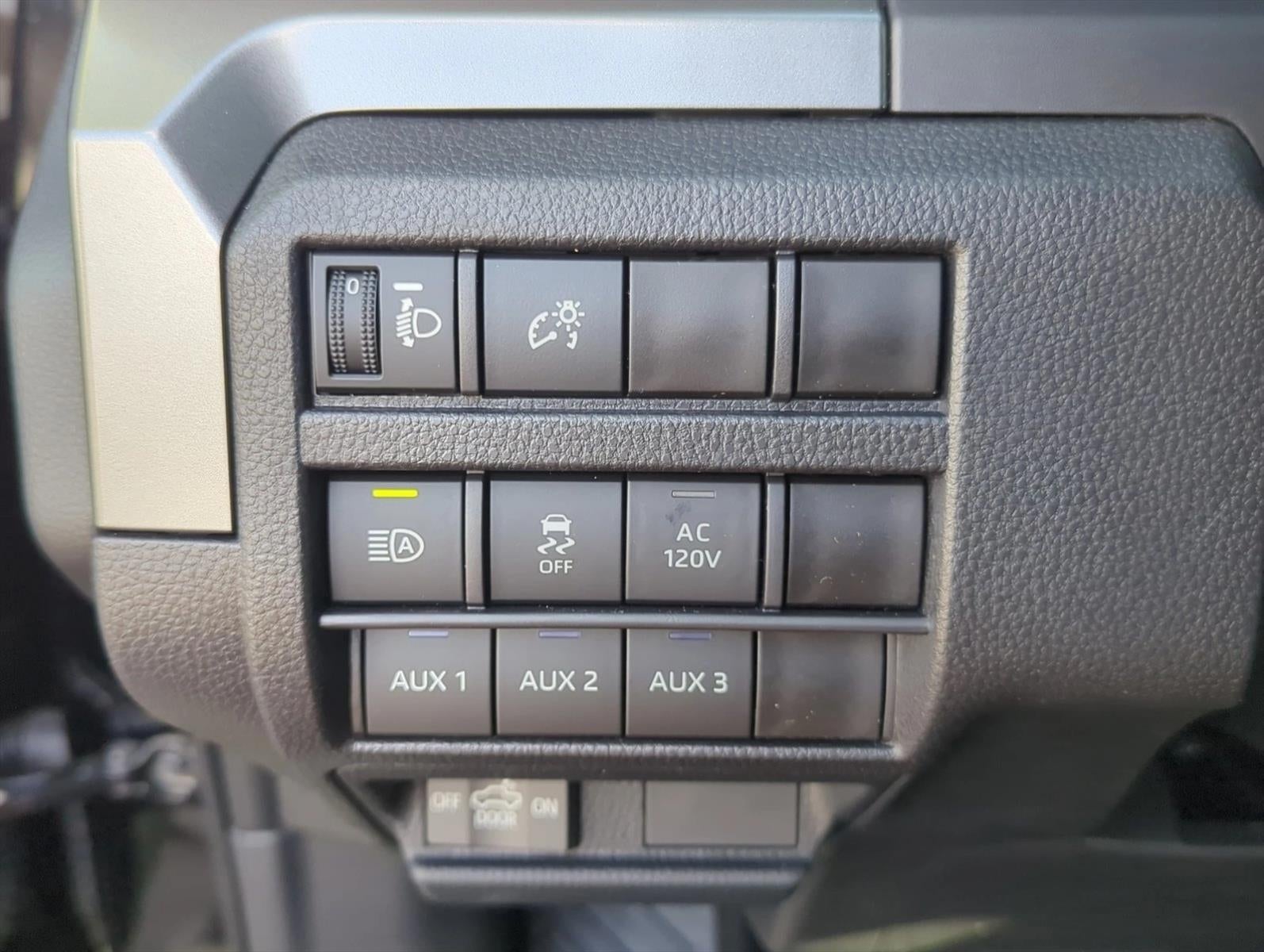 2025 Toyota Tacoma 4WD 4WD TRD Off Road Double Cab 5' Bed AT (Natl)