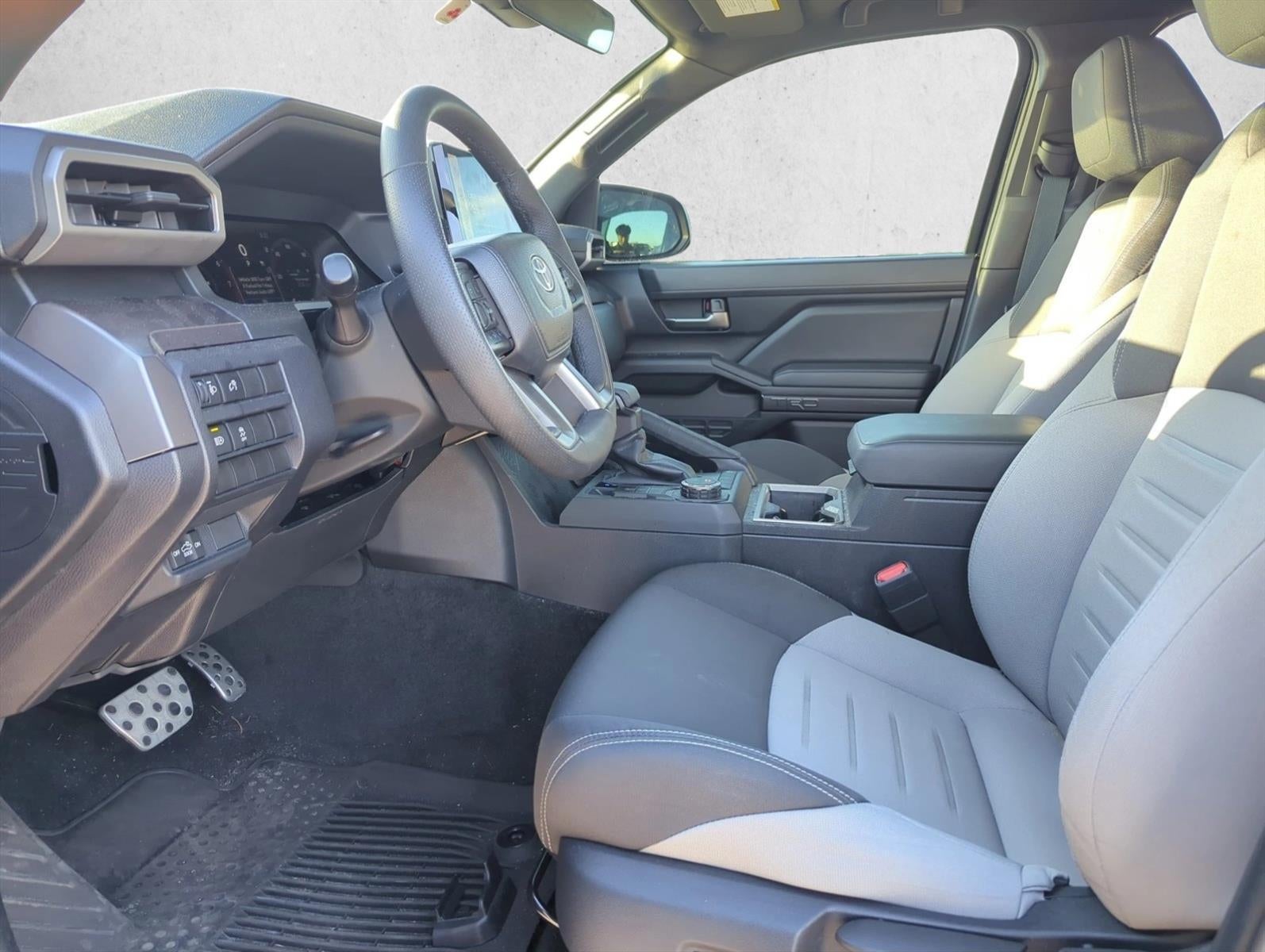 2025 Toyota Tacoma 2WD 2WD SR5 Double Cab 5' Bed AT (SE)