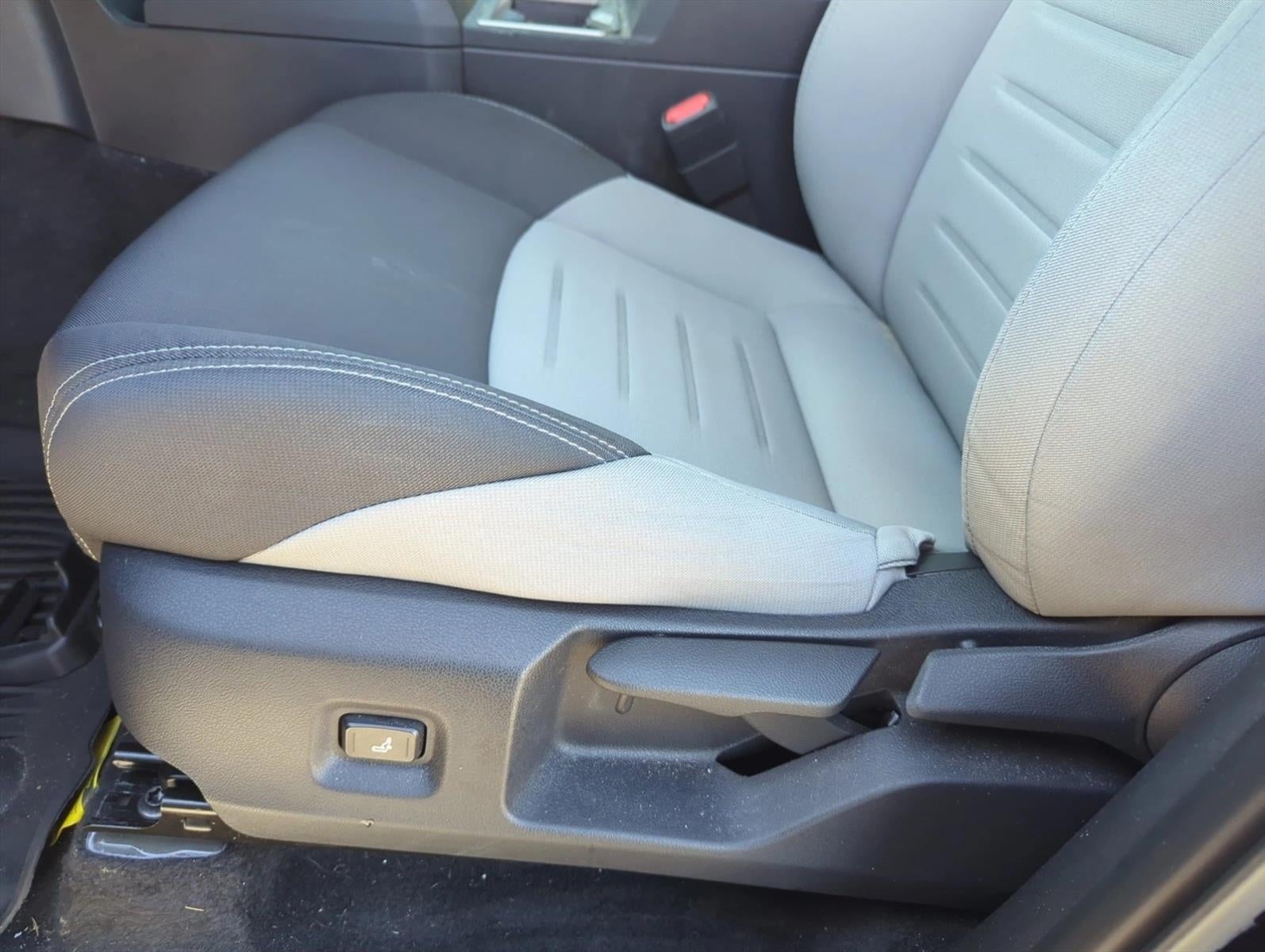 2025 Toyota Tacoma 2WD 2WD SR5 Double Cab 5' Bed AT (SE)