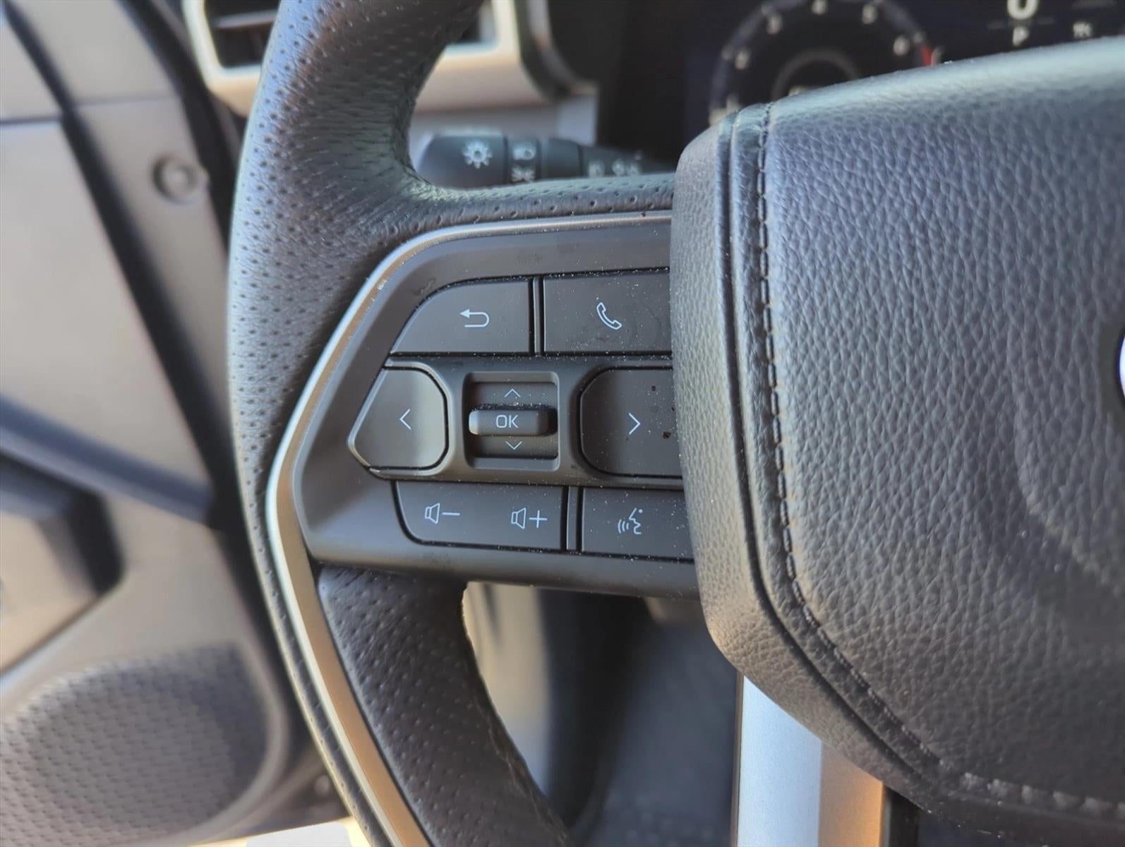 2025 Toyota Tacoma 2WD 2WD SR5 Double Cab 5' Bed AT (SE)