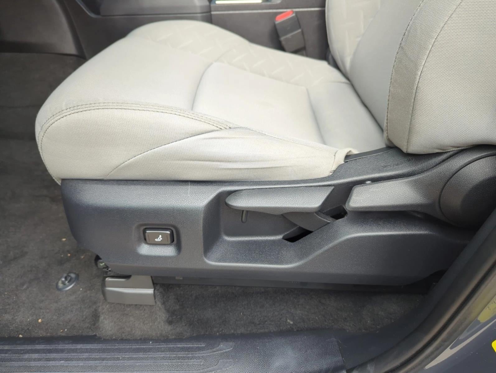 2024 Toyota Tacoma 2WD 2WD SR5 Double Cab 5' Bed AT (SE)