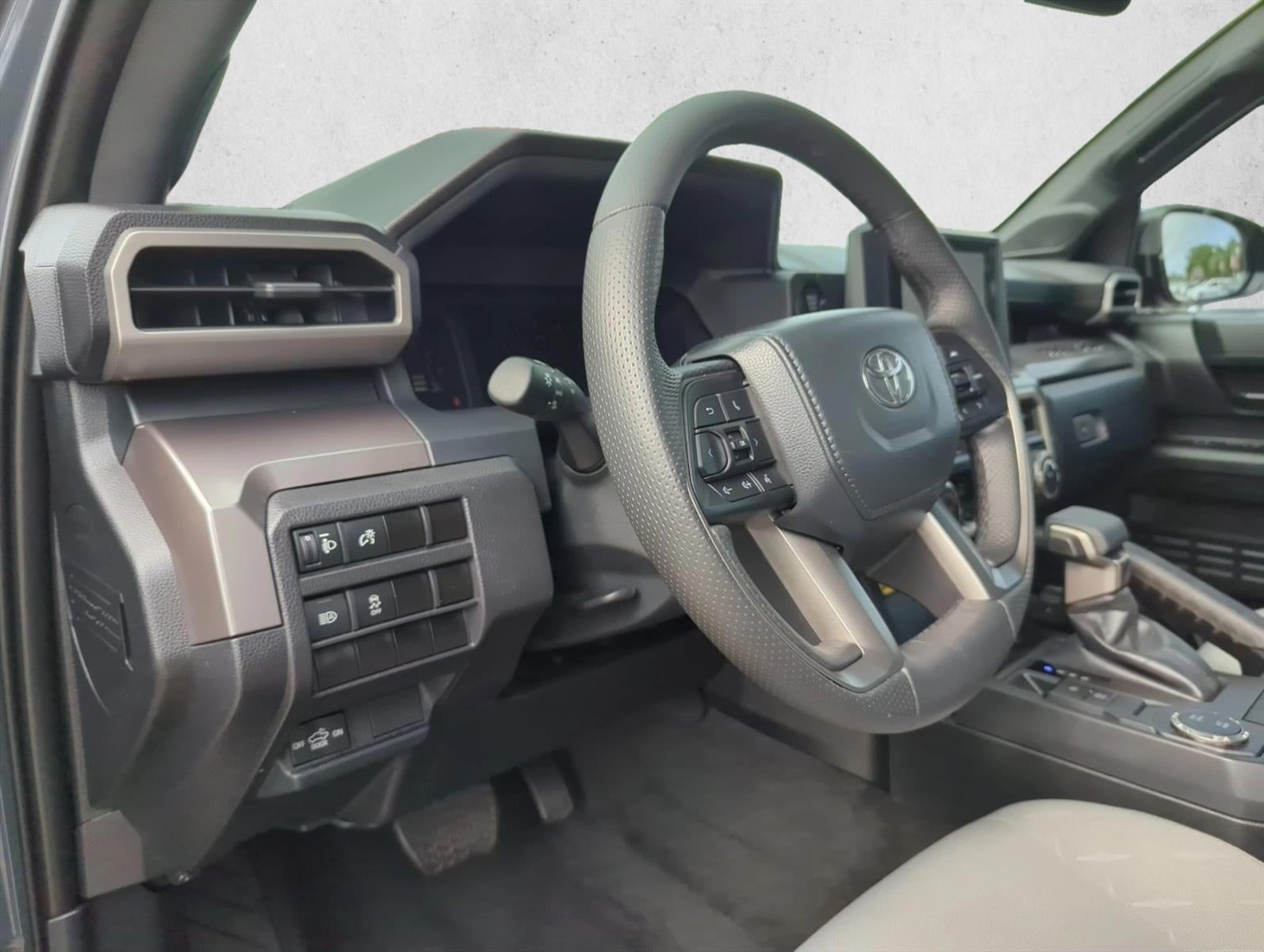 2024 Toyota Tacoma 2WD 2WD SR5 Double Cab 5' Bed AT (SE)
