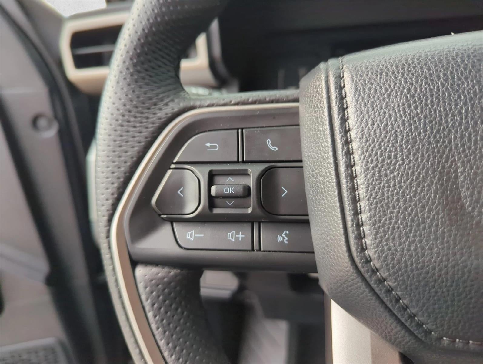2024 Toyota Tacoma 2WD 2WD SR5 Double Cab 5' Bed AT (SE)