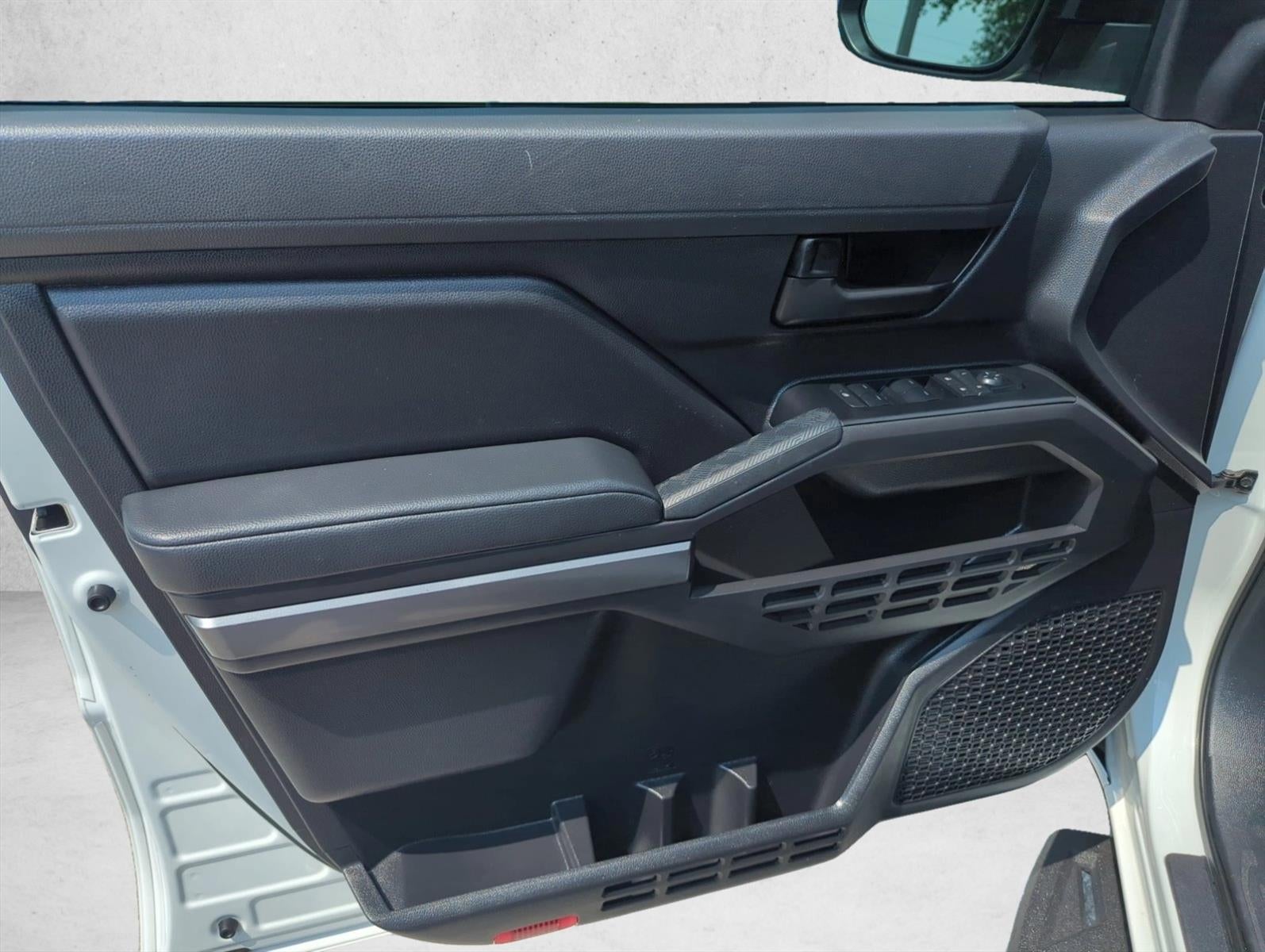 2025 Toyota Tacoma 2WD 2WD SR5 Double Cab 5' Bed AT (SE)