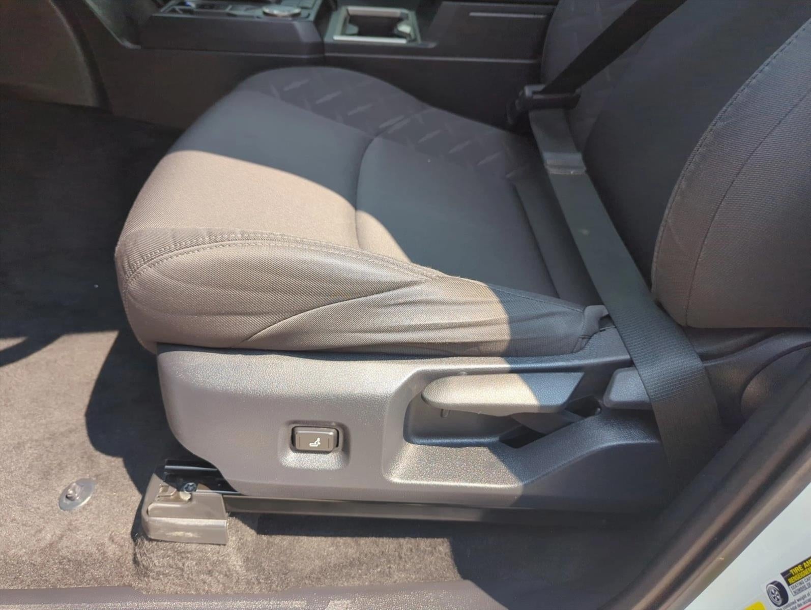 2025 Toyota Tacoma 2WD 2WD SR5 Double Cab 5' Bed AT (SE)