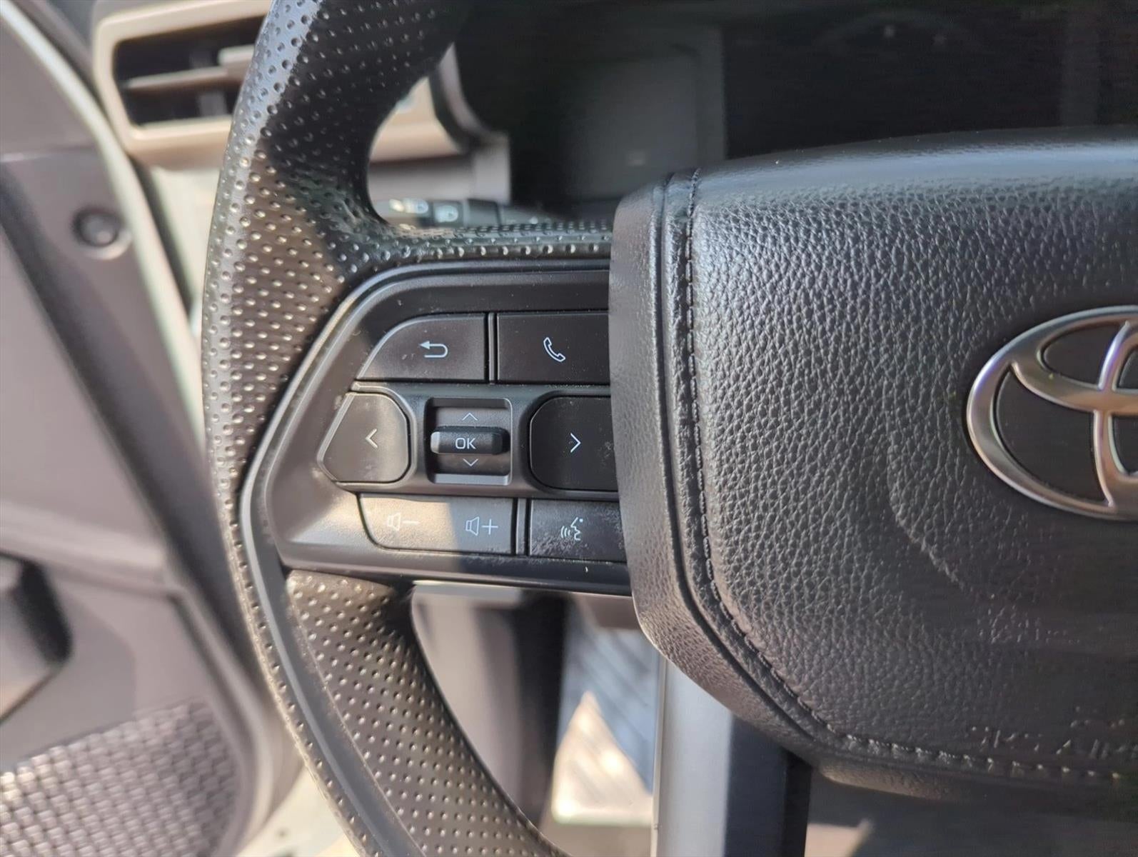 2025 Toyota Tacoma 2WD 2WD SR5 Double Cab 5' Bed AT (SE)