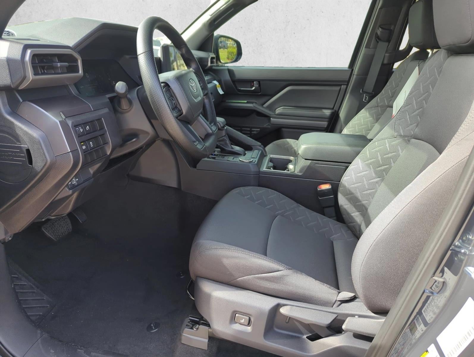 2026 Toyota Tacoma 2WD 2WD SR5 Double Cab 5' Bed AT (SE)