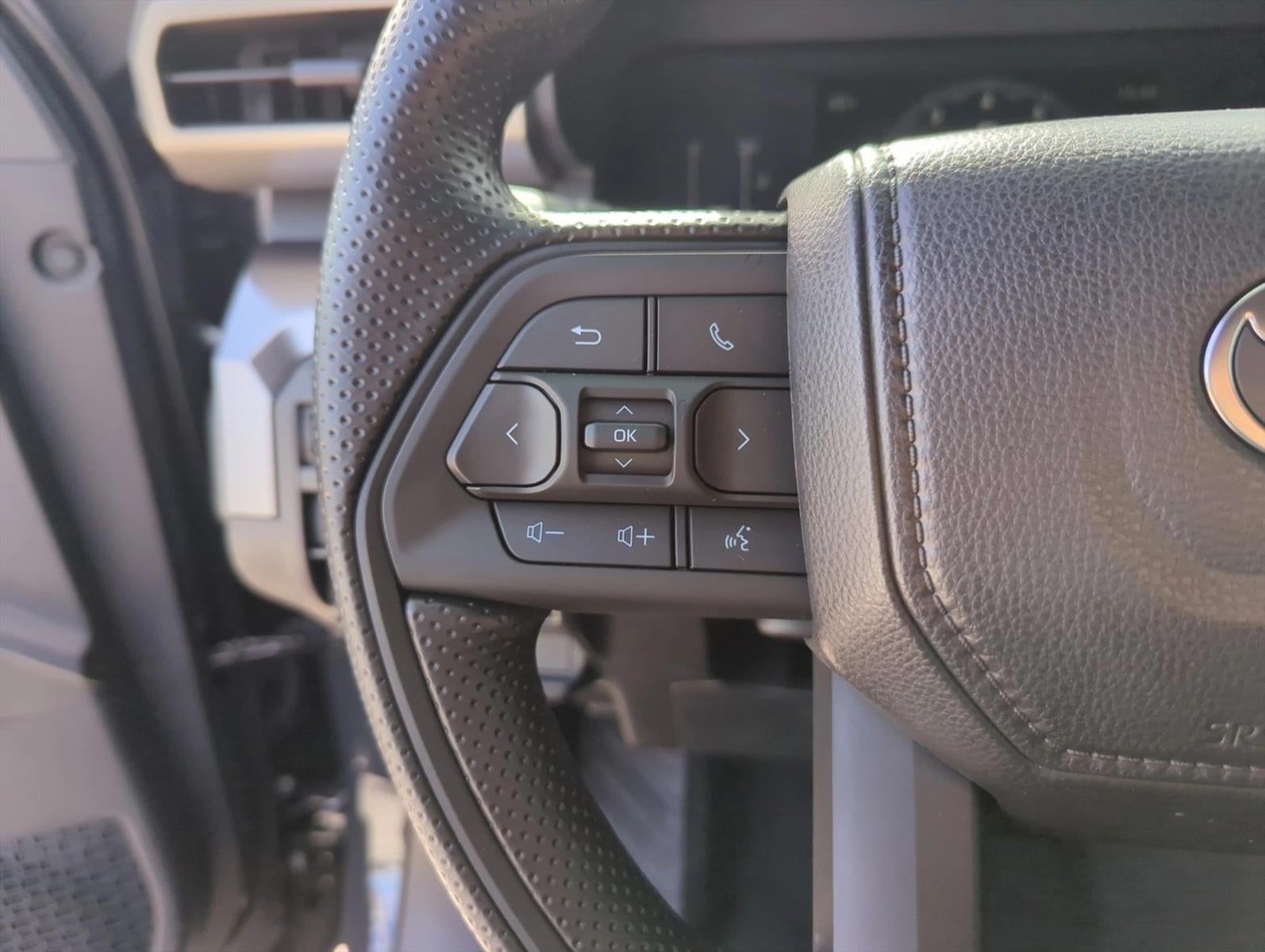 2026 Toyota Tacoma 2WD 2WD SR5 Double Cab 5' Bed AT (SE)