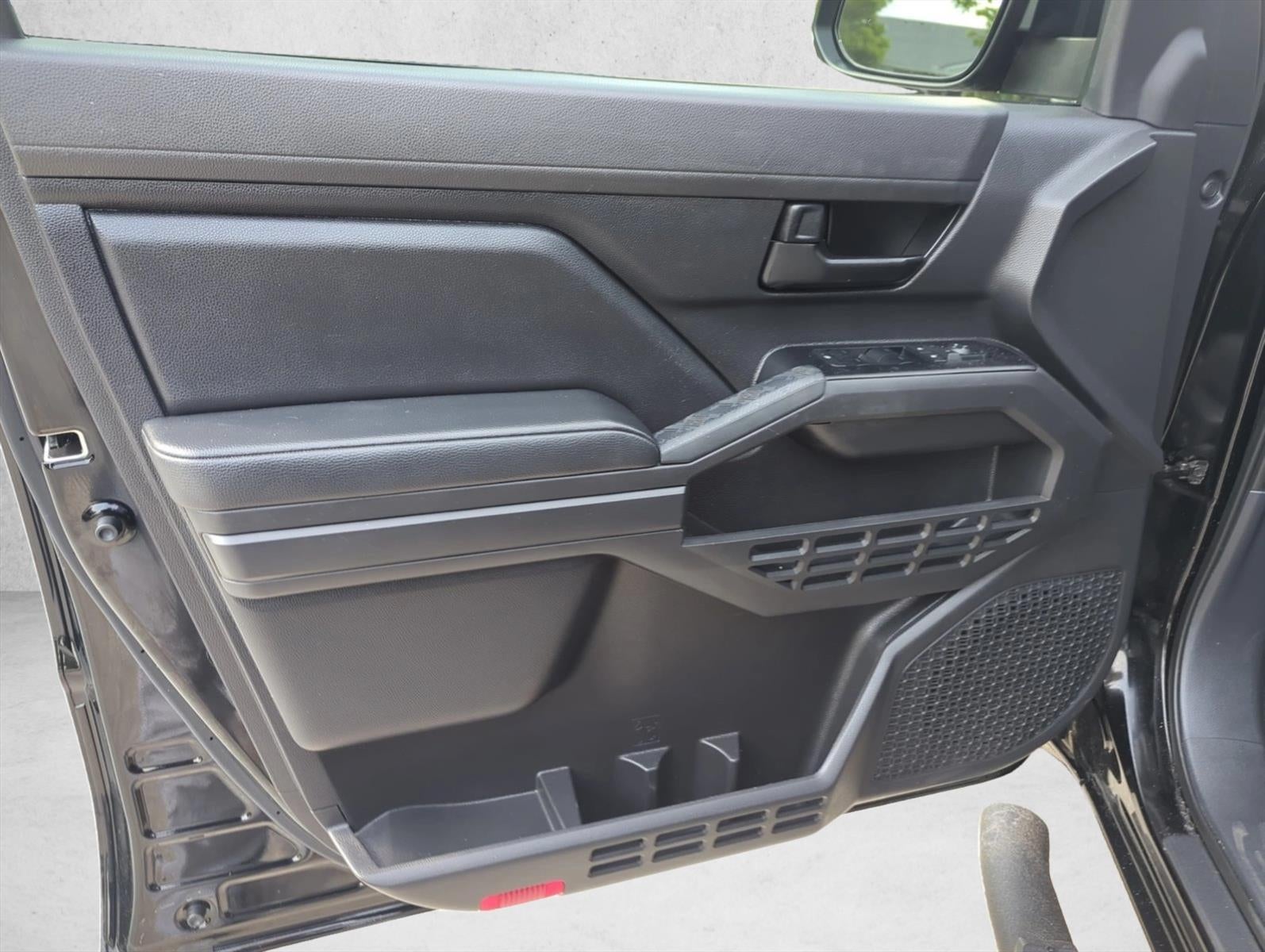 2025 Toyota Tacoma 2WD 2WD SR Double Cab 5' Bed AT (GS)