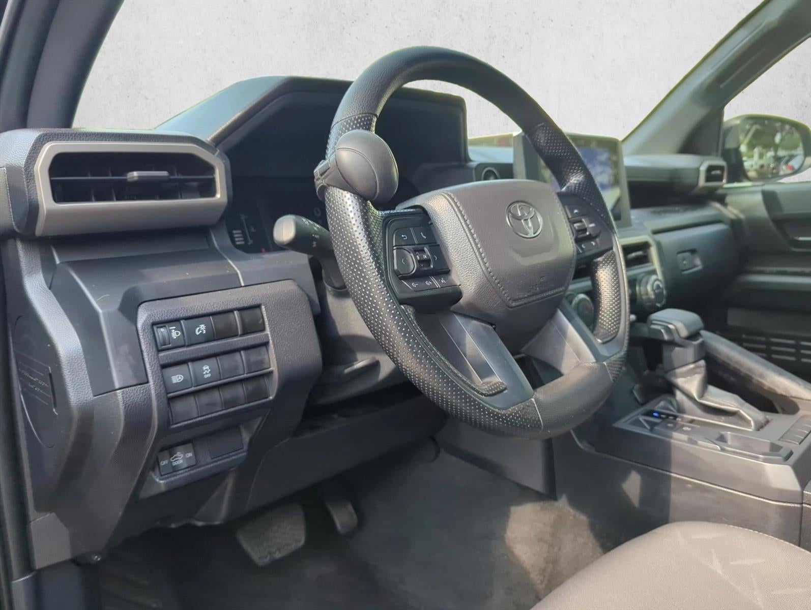 2025 Toyota Tacoma 2WD 2WD SR Double Cab 5' Bed AT (GS)