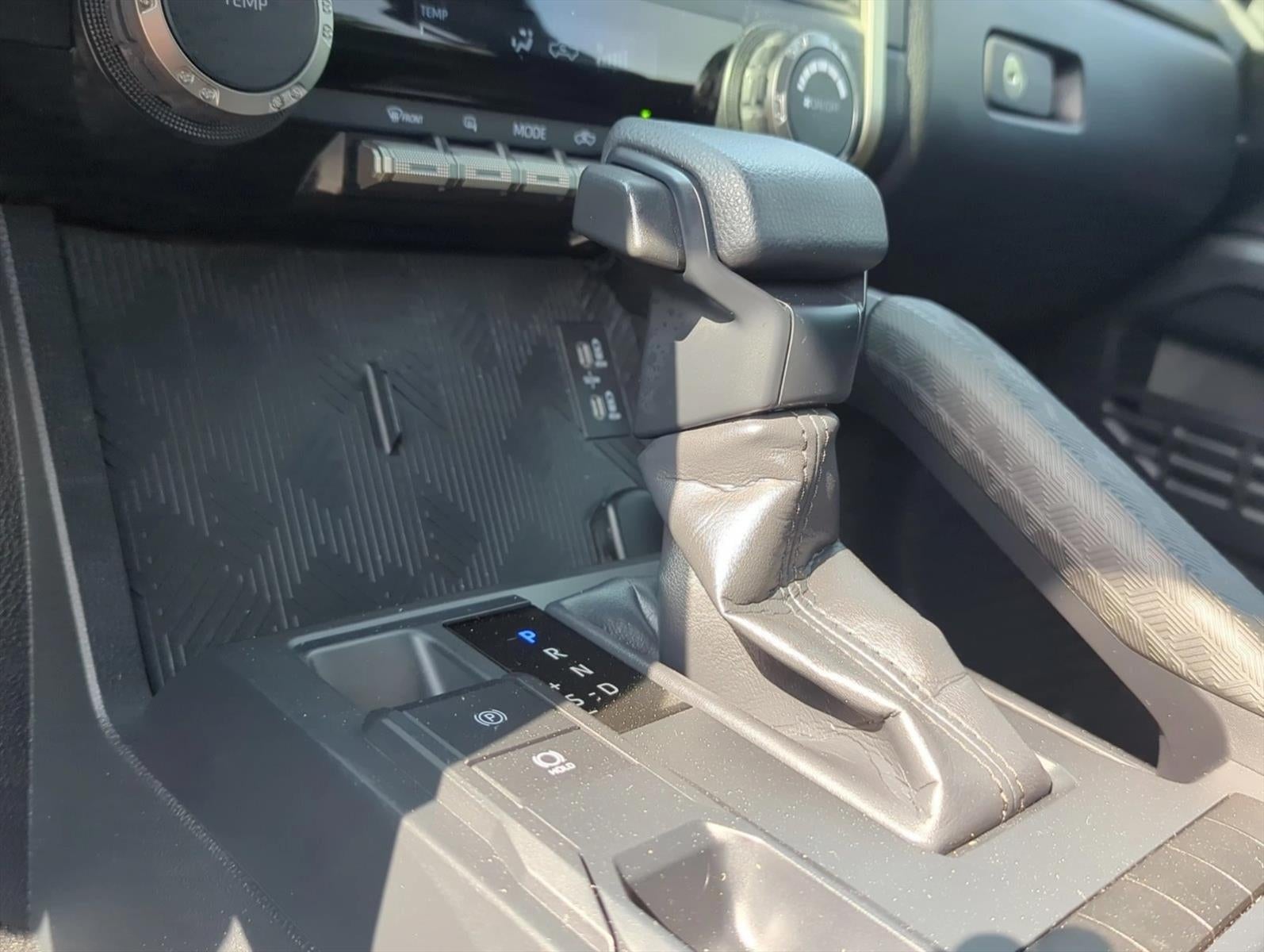 2025 Toyota Tacoma 2WD 2WD SR Double Cab 5' Bed AT (GS)