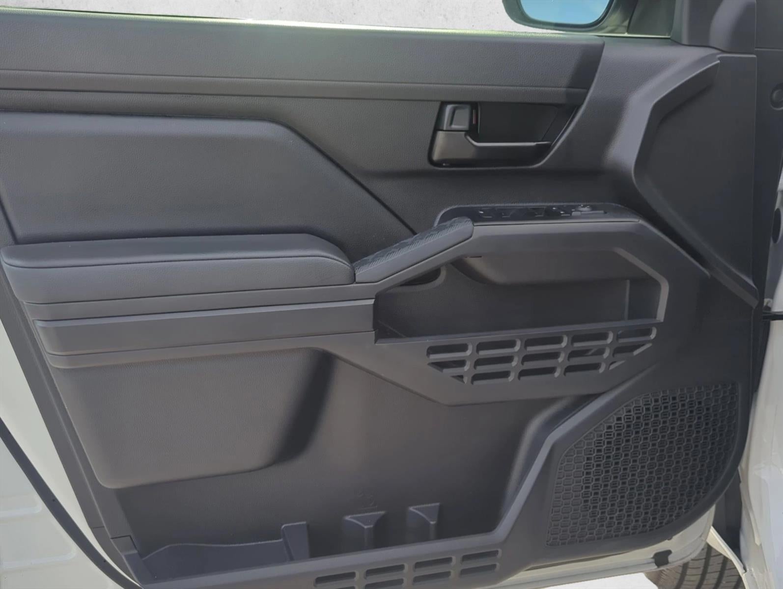 2024 Toyota Tacoma 2WD 2WD SR Double Cab 5' Bed AT (GS)