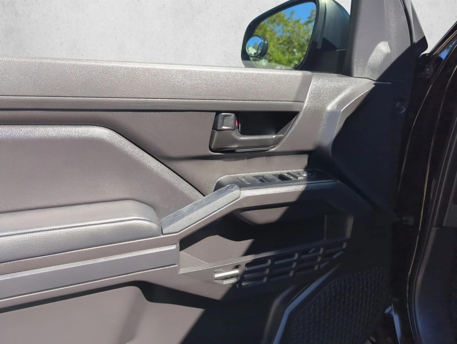 2025 Toyota Tacoma 2WD 2WD SR Double Cab 5' Bed AT (GS)