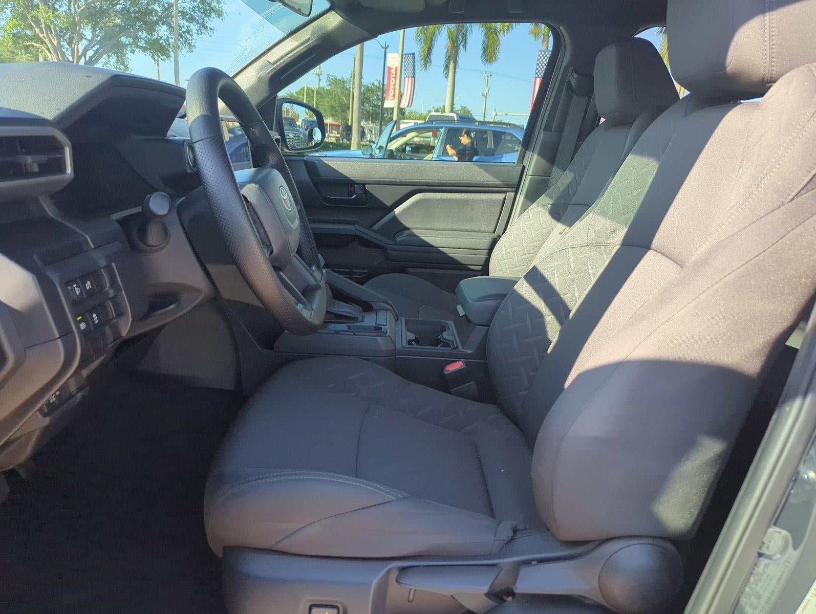 2025 Toyota Tacoma 2WD 2WD SR Double Cab 5' Bed AT (GS)
