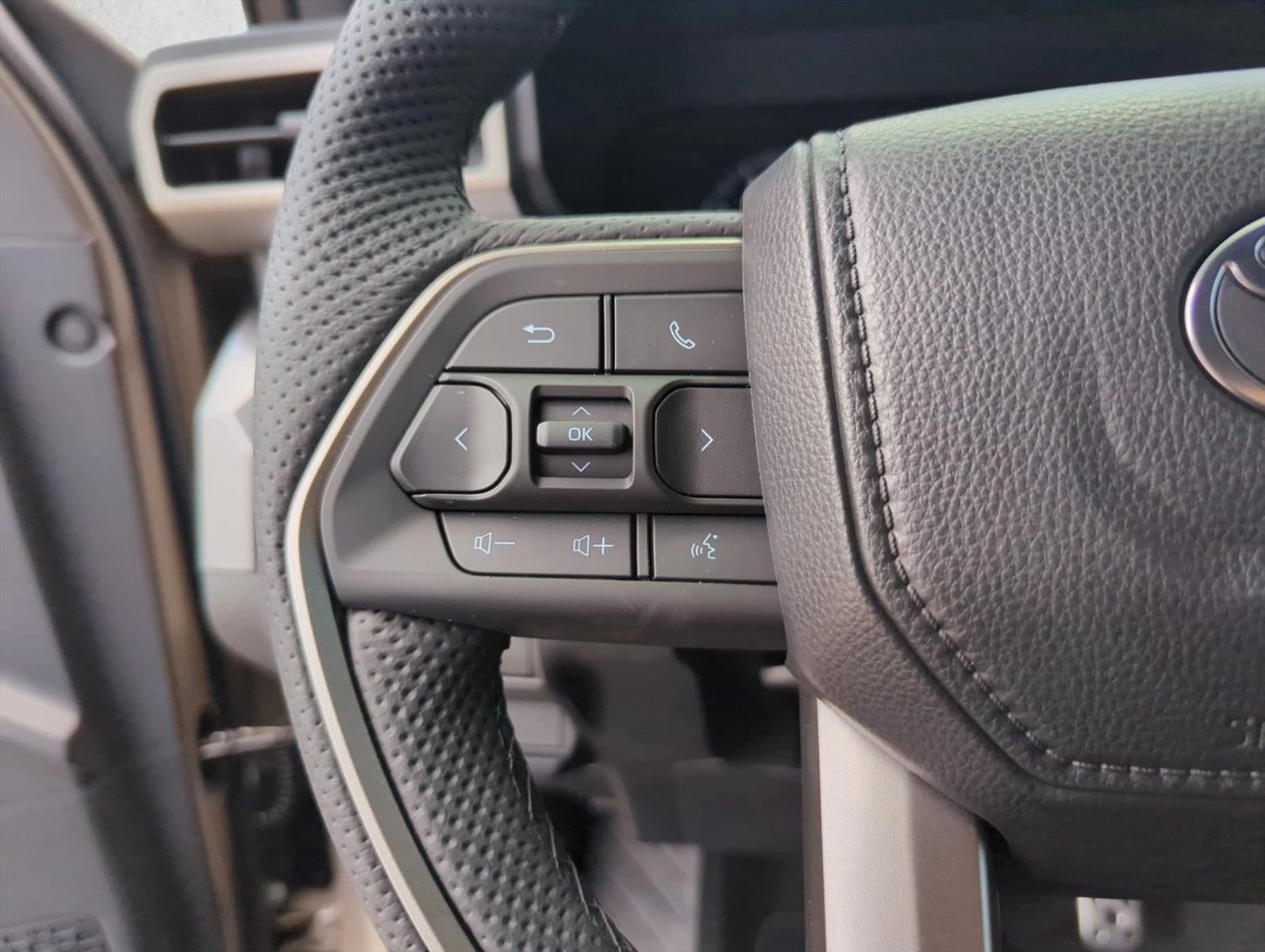 2026 Toyota Tacoma 4WD 4WD TRD Sport Hybrid Double Cab 5' Bed AT (Natl)