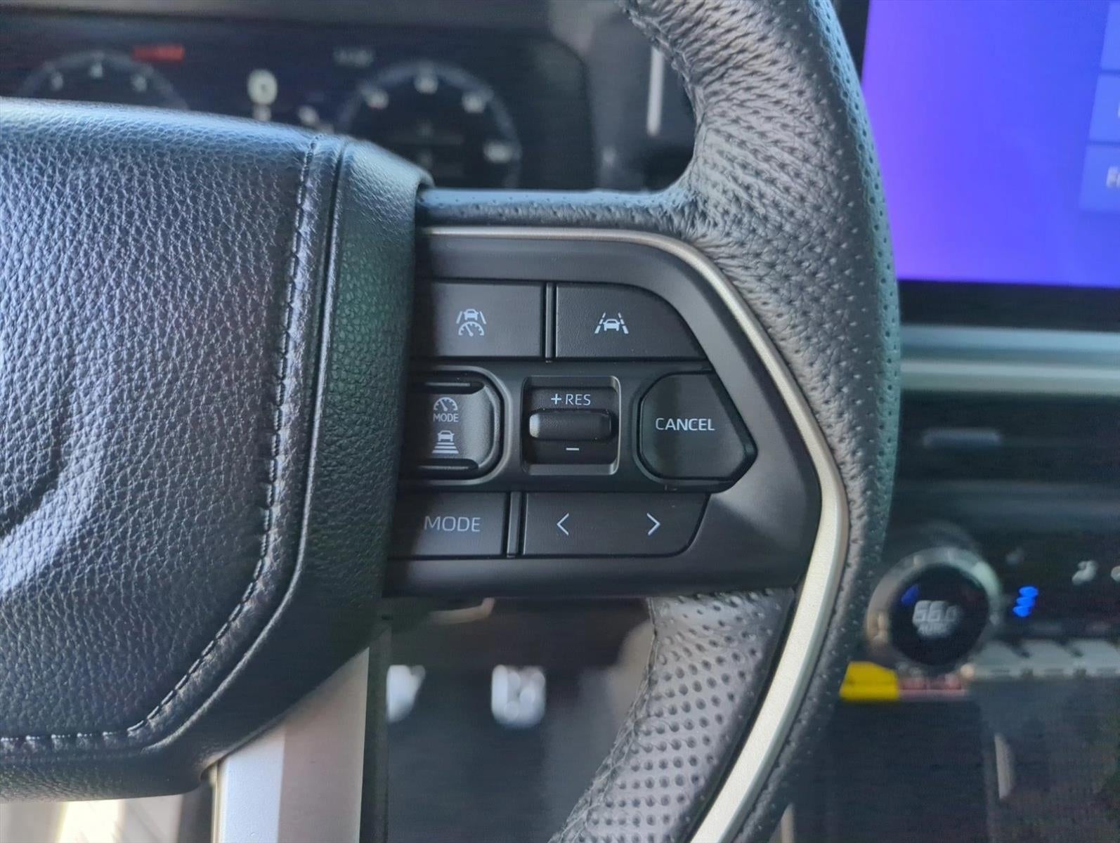2025 Toyota Tacoma 4WD 4WD TRD Sport Hybrid Double Cab 5' Bed AT (Natl)