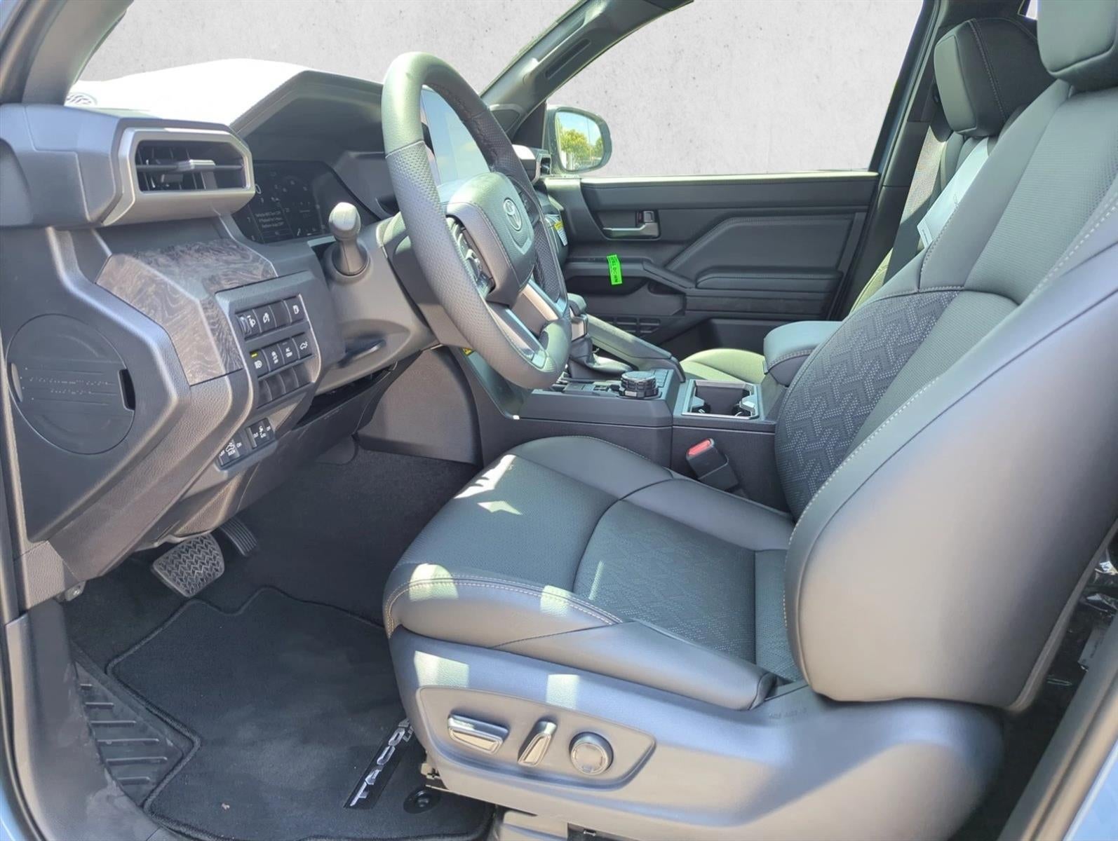 2026 Toyota Tacoma 4WD 4WD Limited Hybrid Double Cab 5' Bed AT (Natl)