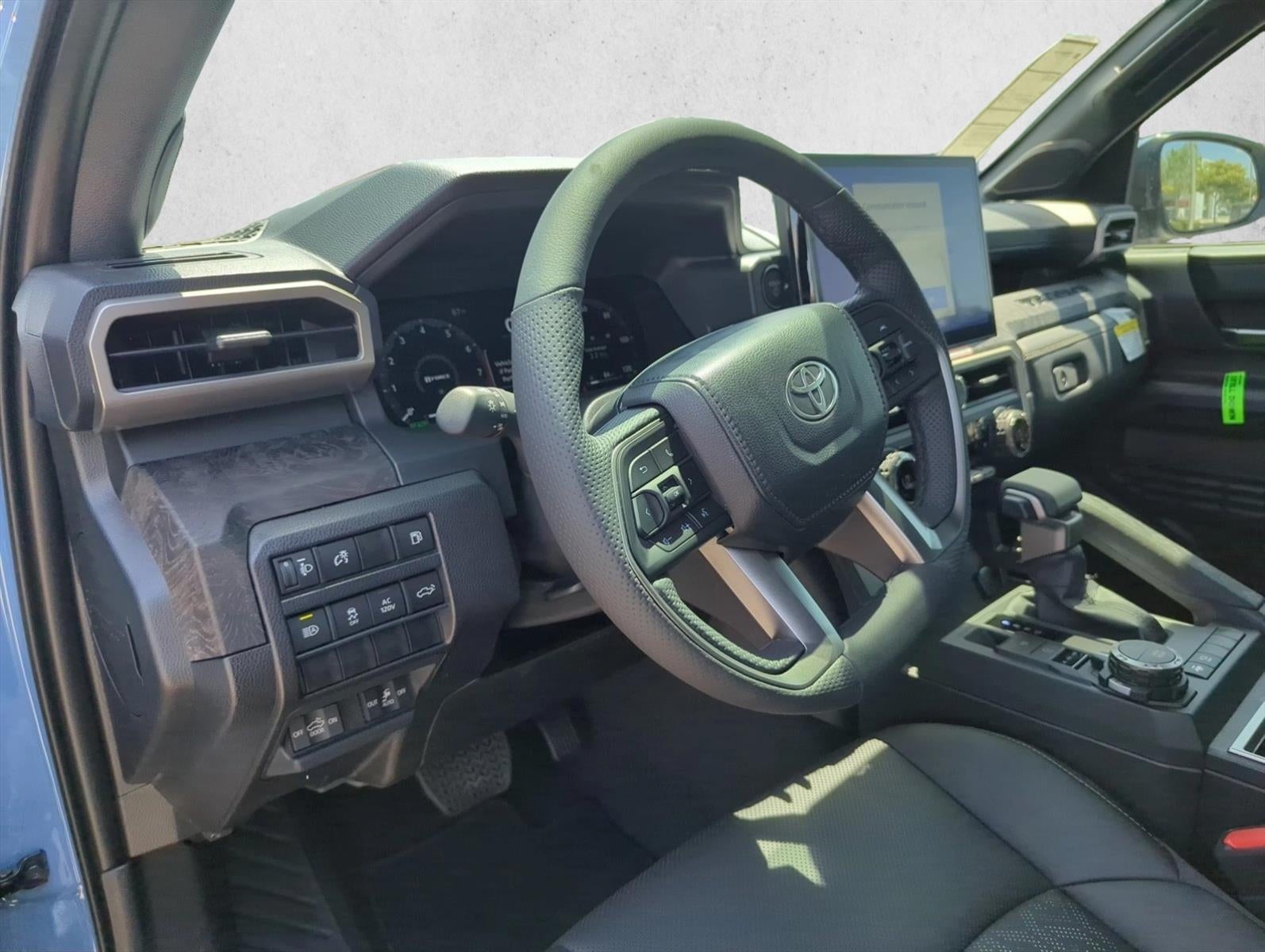 2026 Toyota Tacoma 4WD 4WD Limited Hybrid Double Cab 5' Bed AT (Natl)