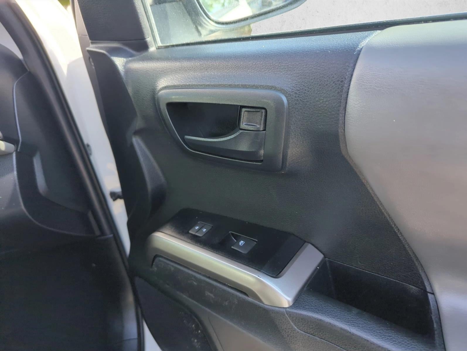 2022 Toyota Tacoma 4WD 4WD SR5 Access Cab 6' Bed I4 AT (Natl)