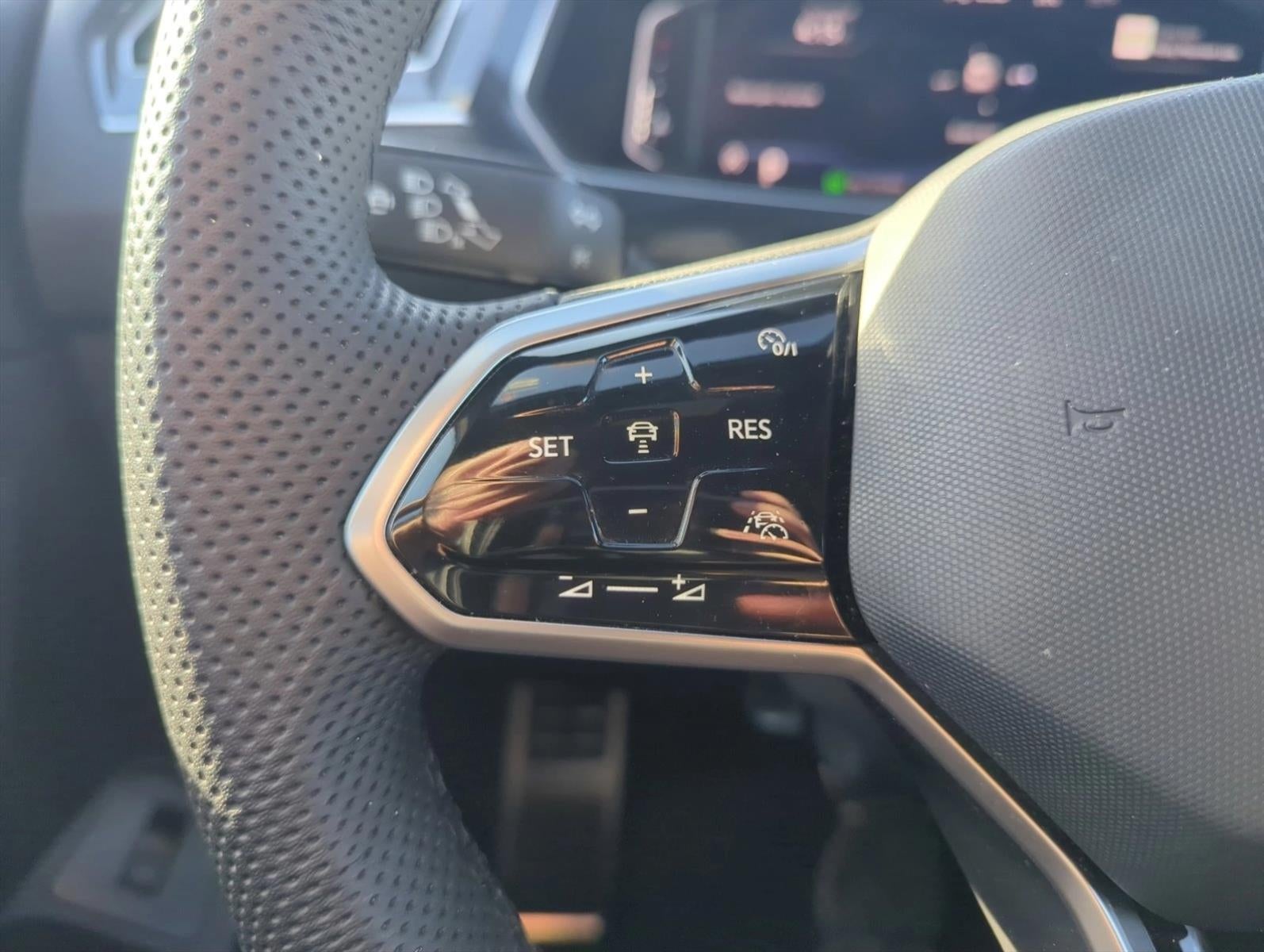 2022 Volkswagen Tiguan 2.0T SEL R-Line 4MOTION