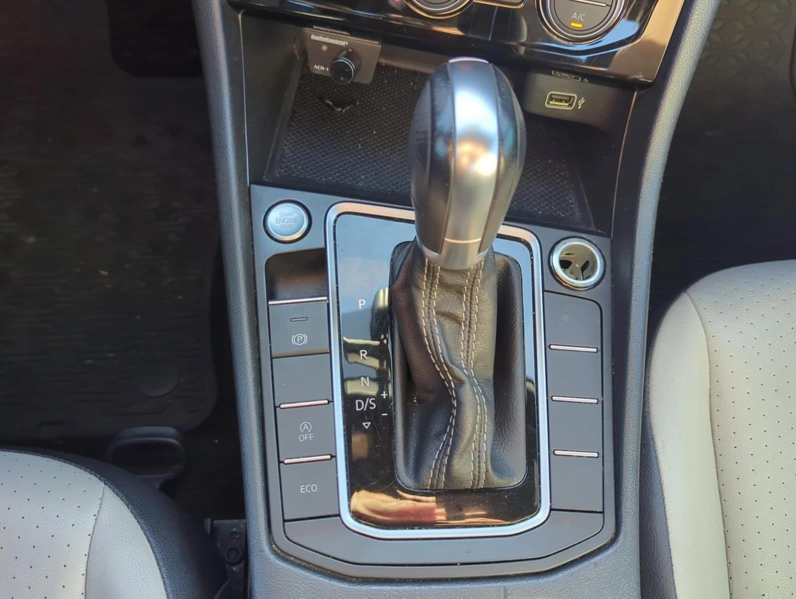 2019 Volkswagen Jetta R-Line Auto w/SULEV