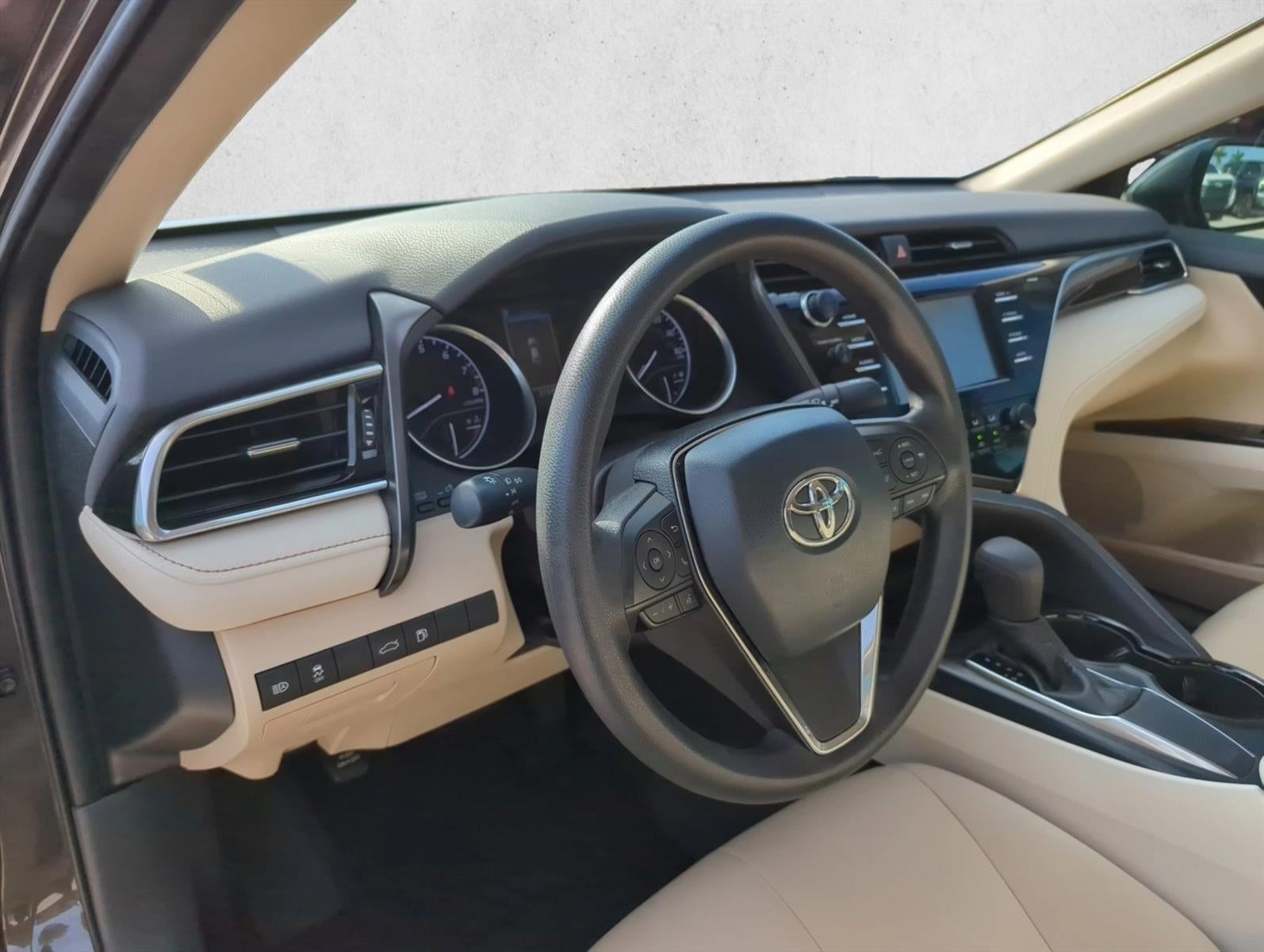 2018 Toyota Camry LE Auto (SE)