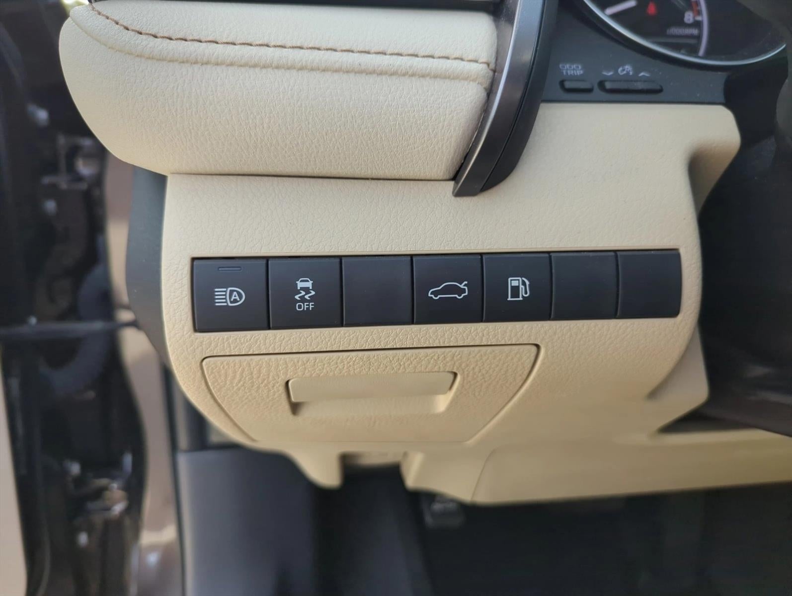 2018 Toyota Camry LE Auto (SE)