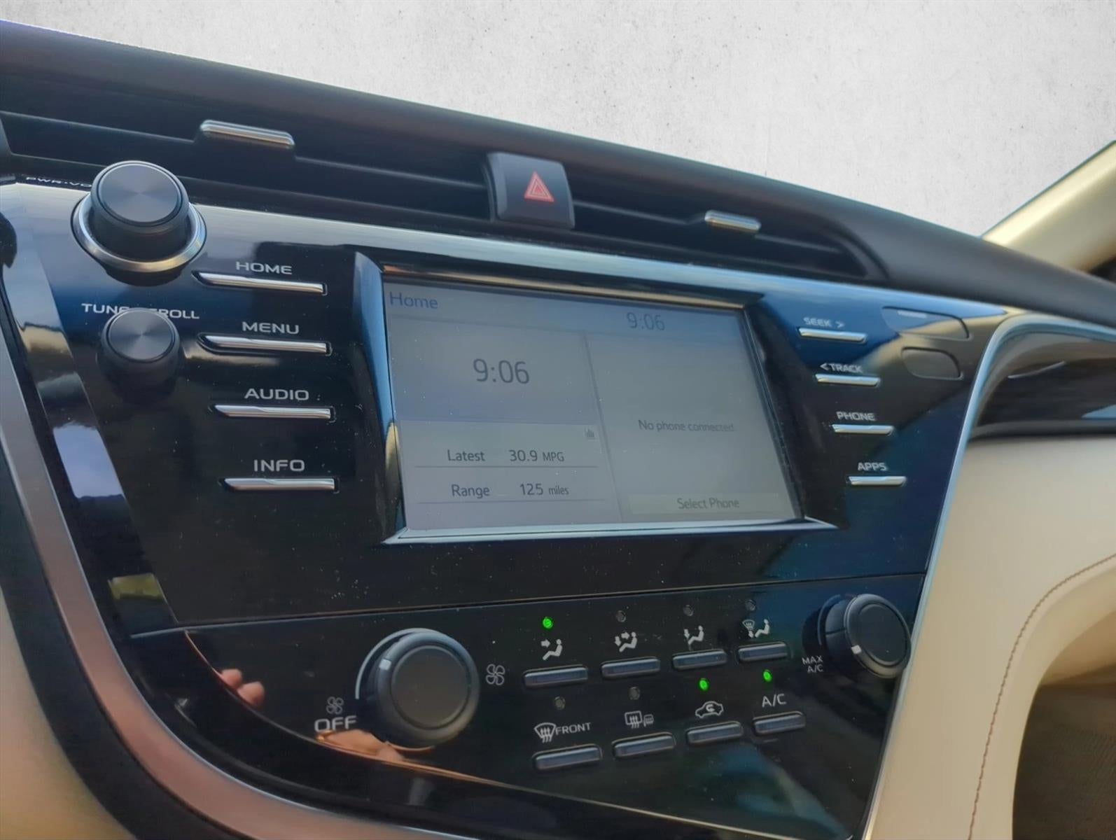 2018 Toyota Camry LE Auto (SE)