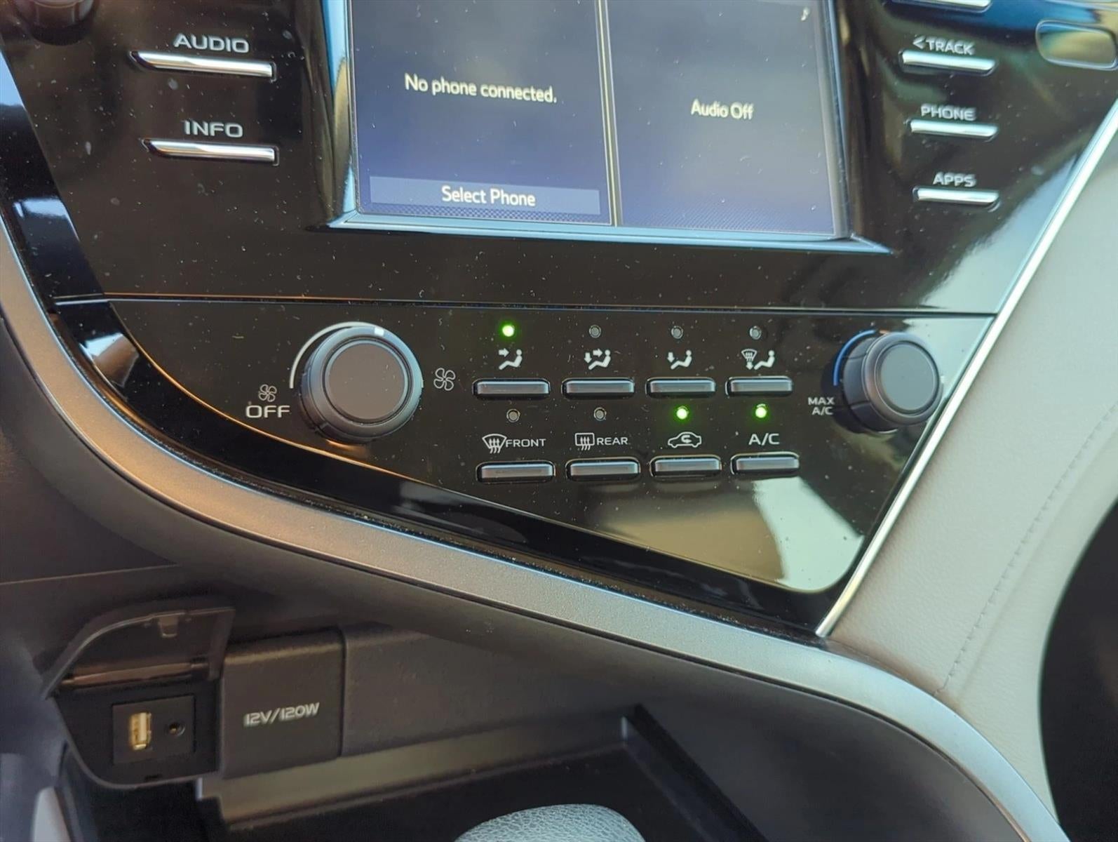 2018 Toyota Camry LE Auto (SE)