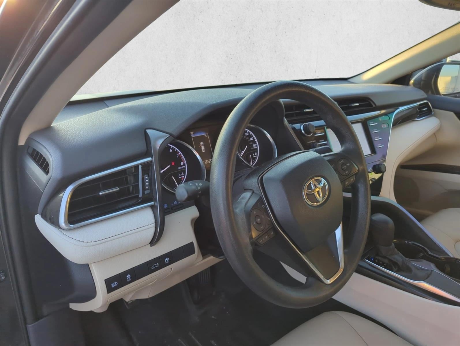 2018 Toyota Camry LE Auto (SE)