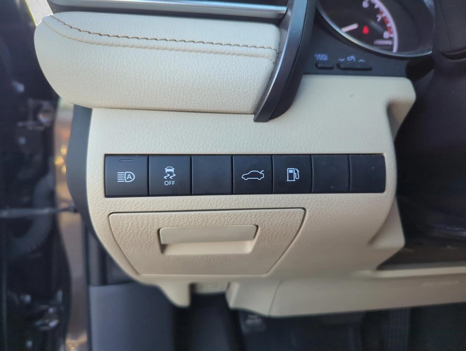 2018 Toyota Camry LE Auto (SE)