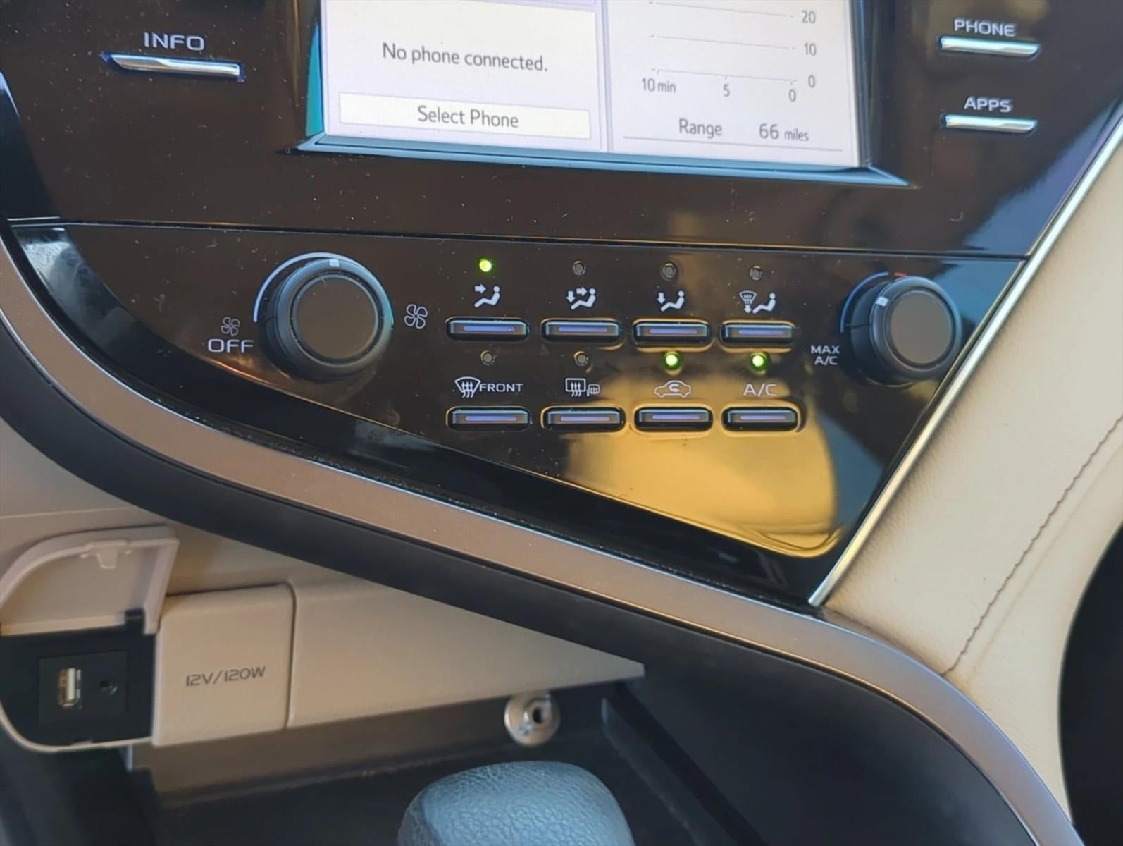 2018 Toyota Camry LE Auto (SE)