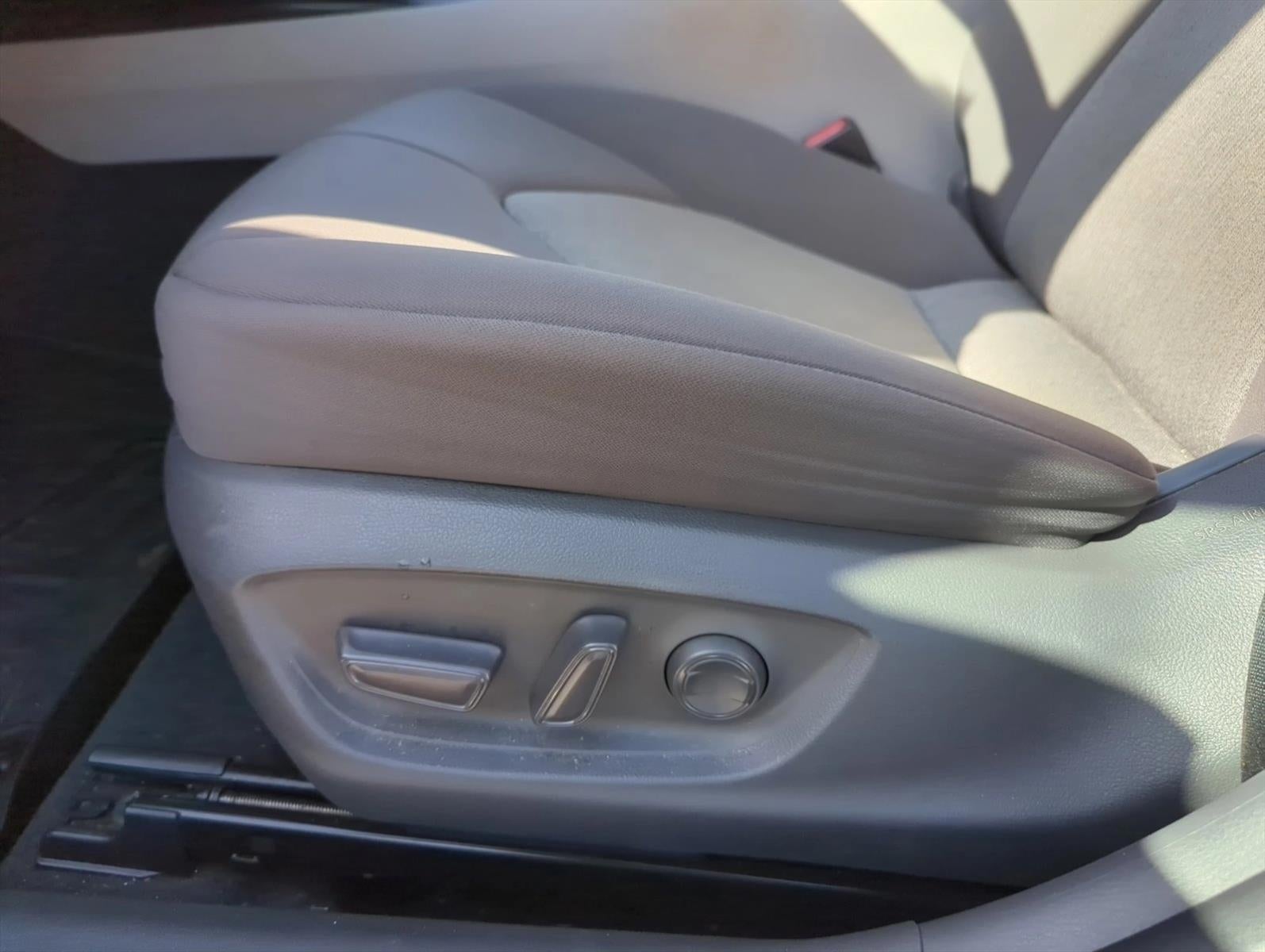 2019 Toyota Camry LE Auto (SE)