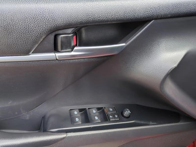 2019 Toyota Camry SE Auto (SE)