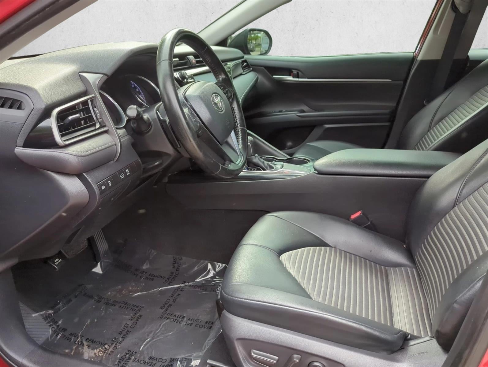 2019 Toyota Camry SE Auto (SE)