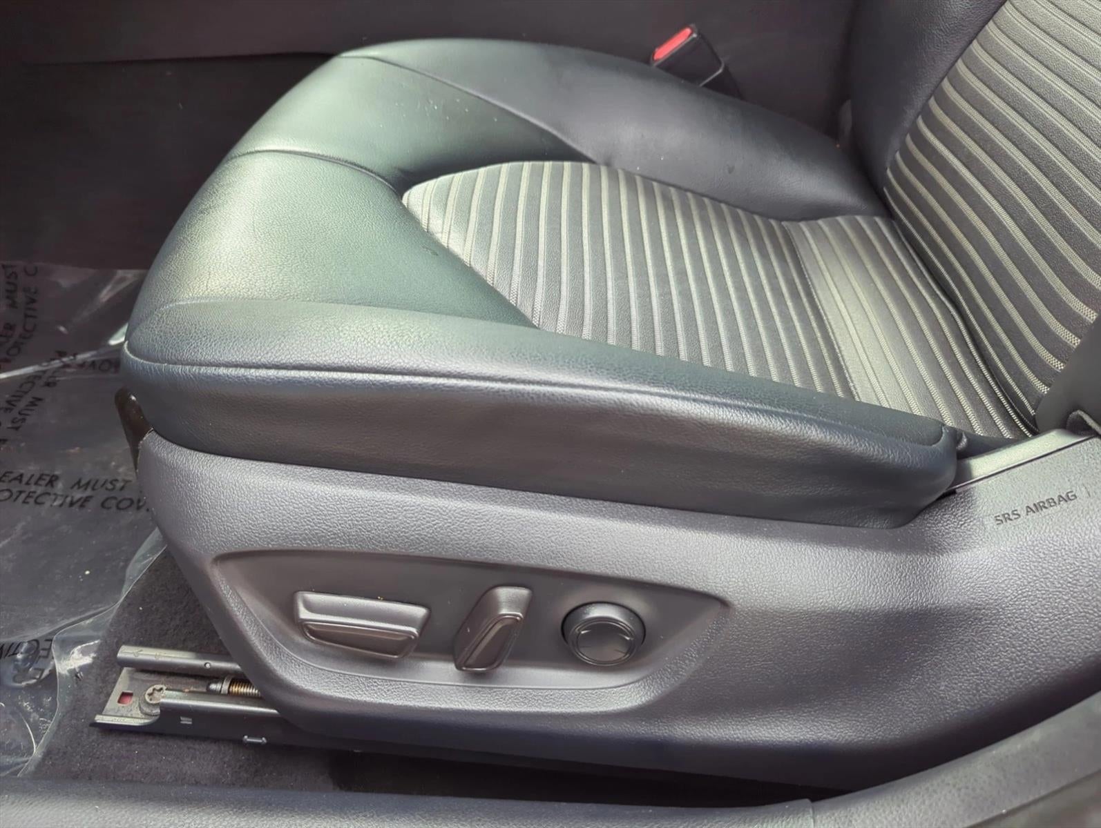 2019 Toyota Camry SE Auto (SE)