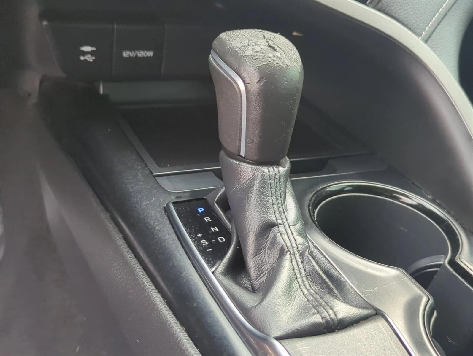 2019 Toyota Camry SE Auto (SE)